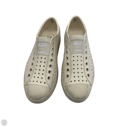 Shoes Flats By Clothes Mentor In Ivory, Size: 10