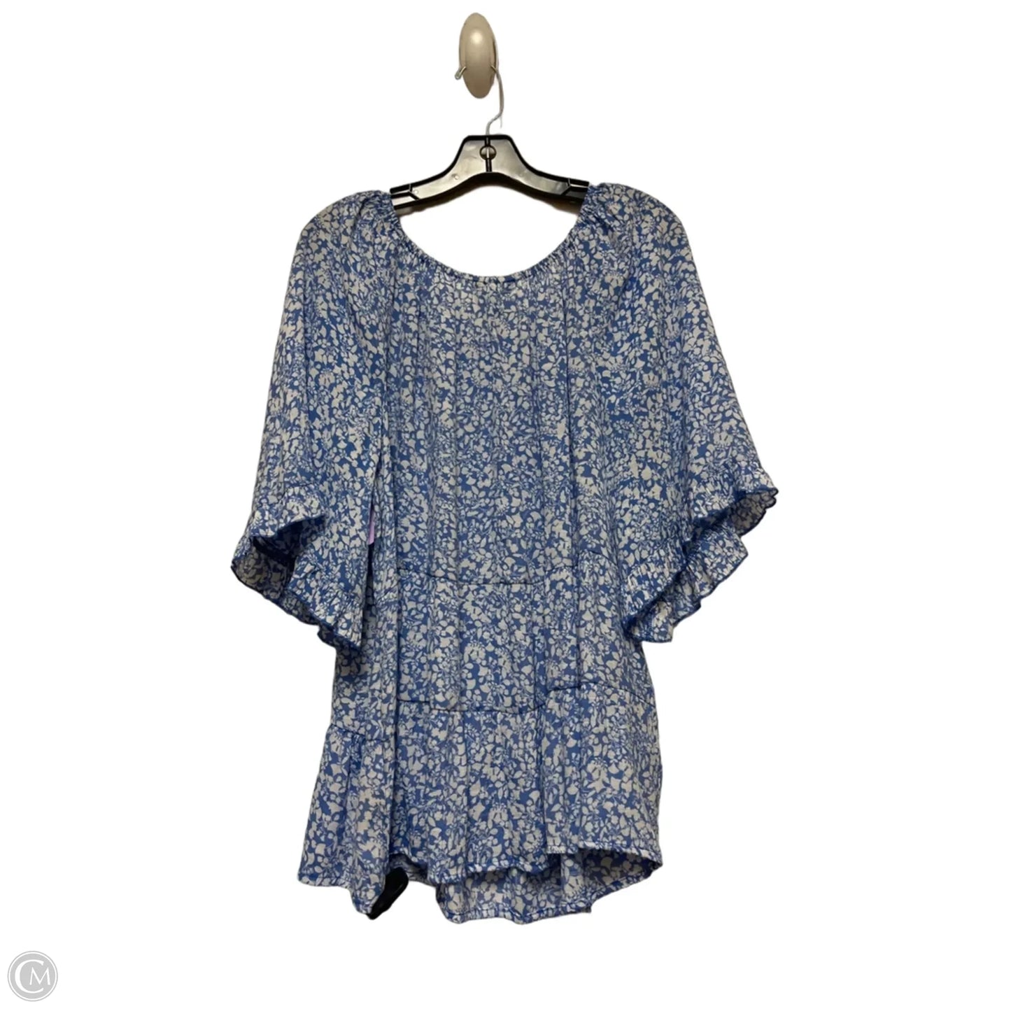 Top Short Sleeve By Unique Spectrum In Blue & White, Size: 1x