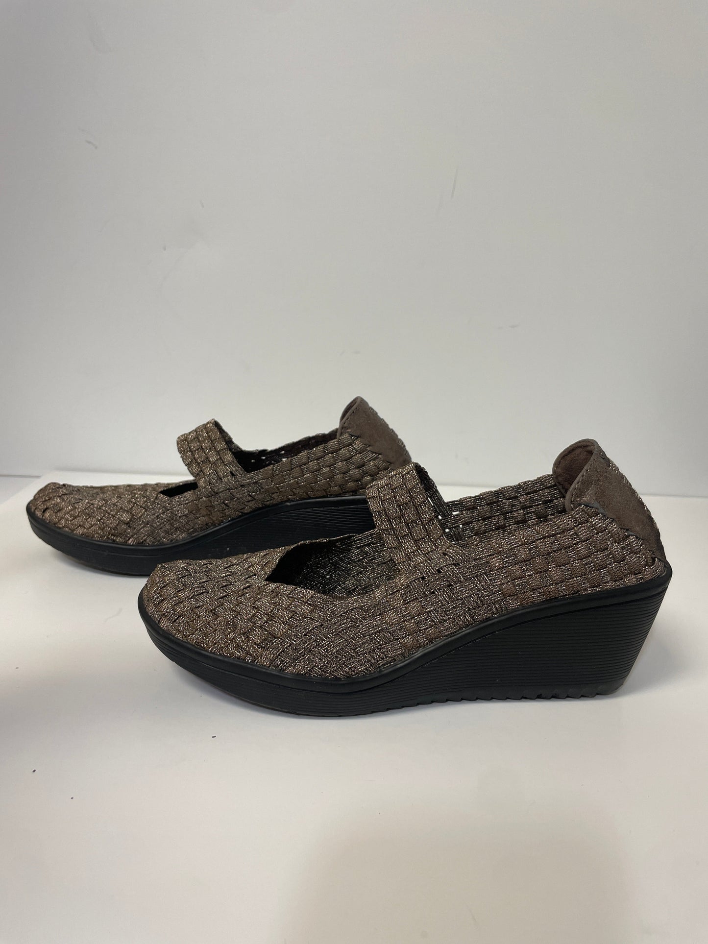 Shoes Heels Block By Bare Traps  Size: 6