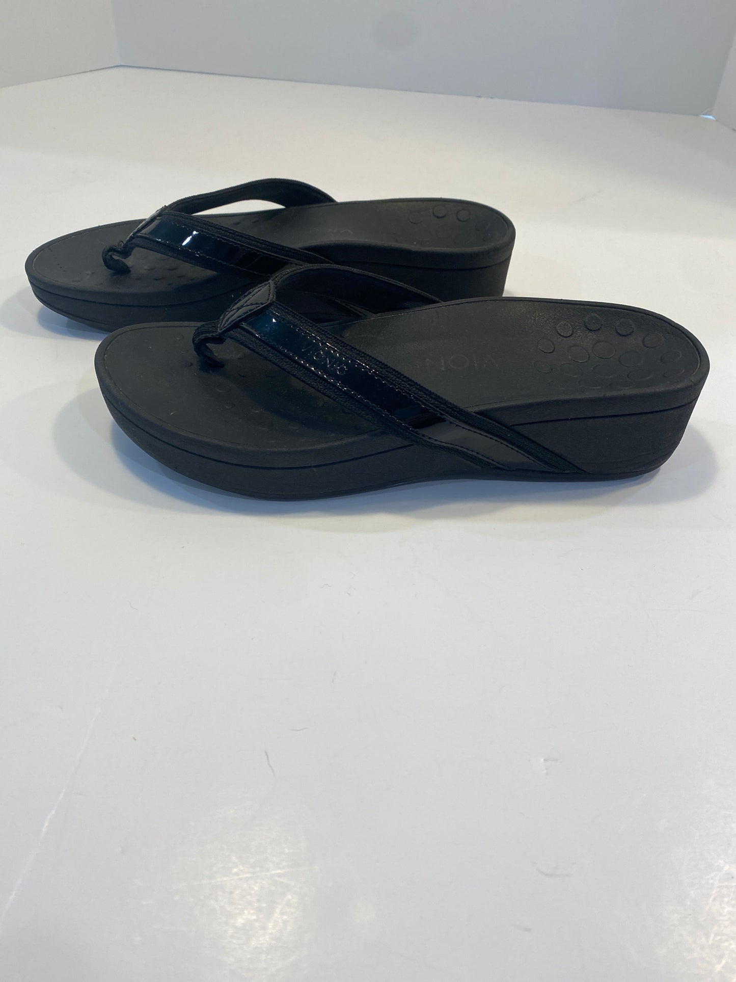 Black Sandals Flip Flops Vionic, Size 8