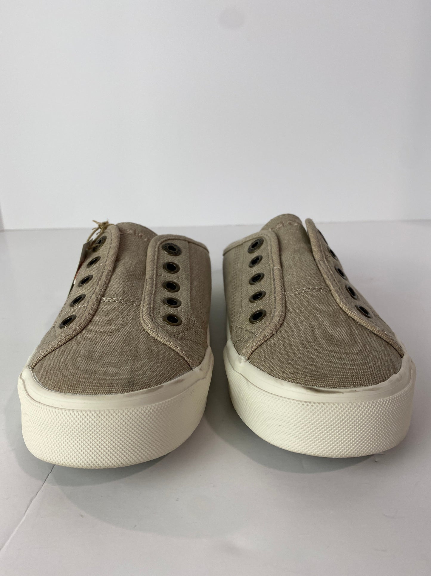 Tan Shoes Sneakers Taos, Size 7.5