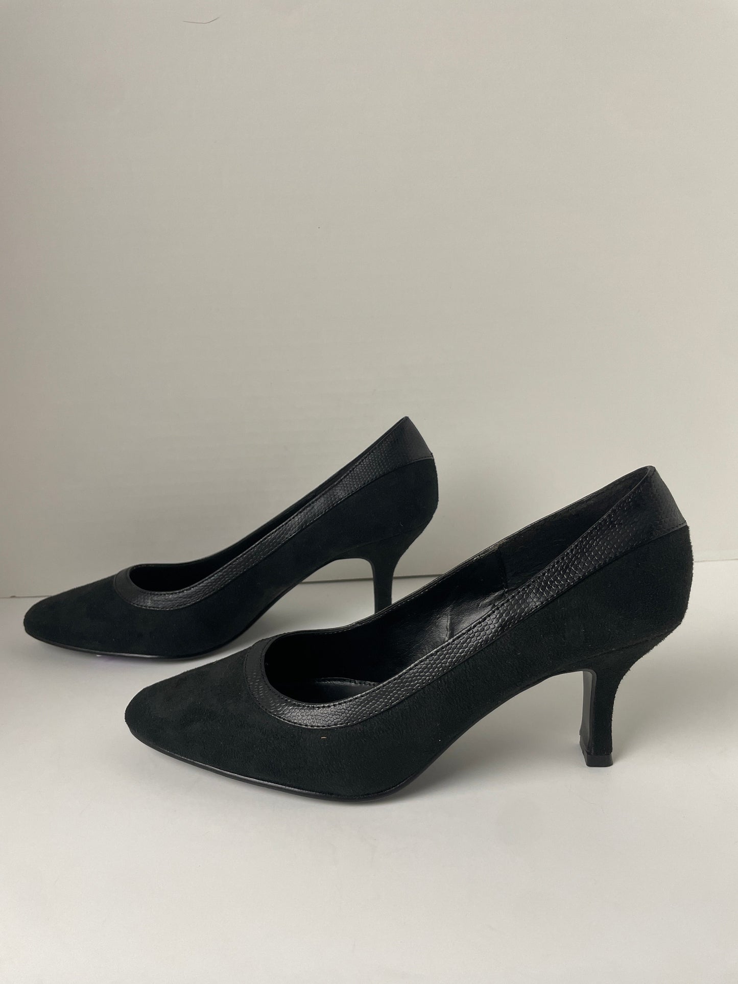 Black Shoes Heels Kitten Kim Rogers, Size 8