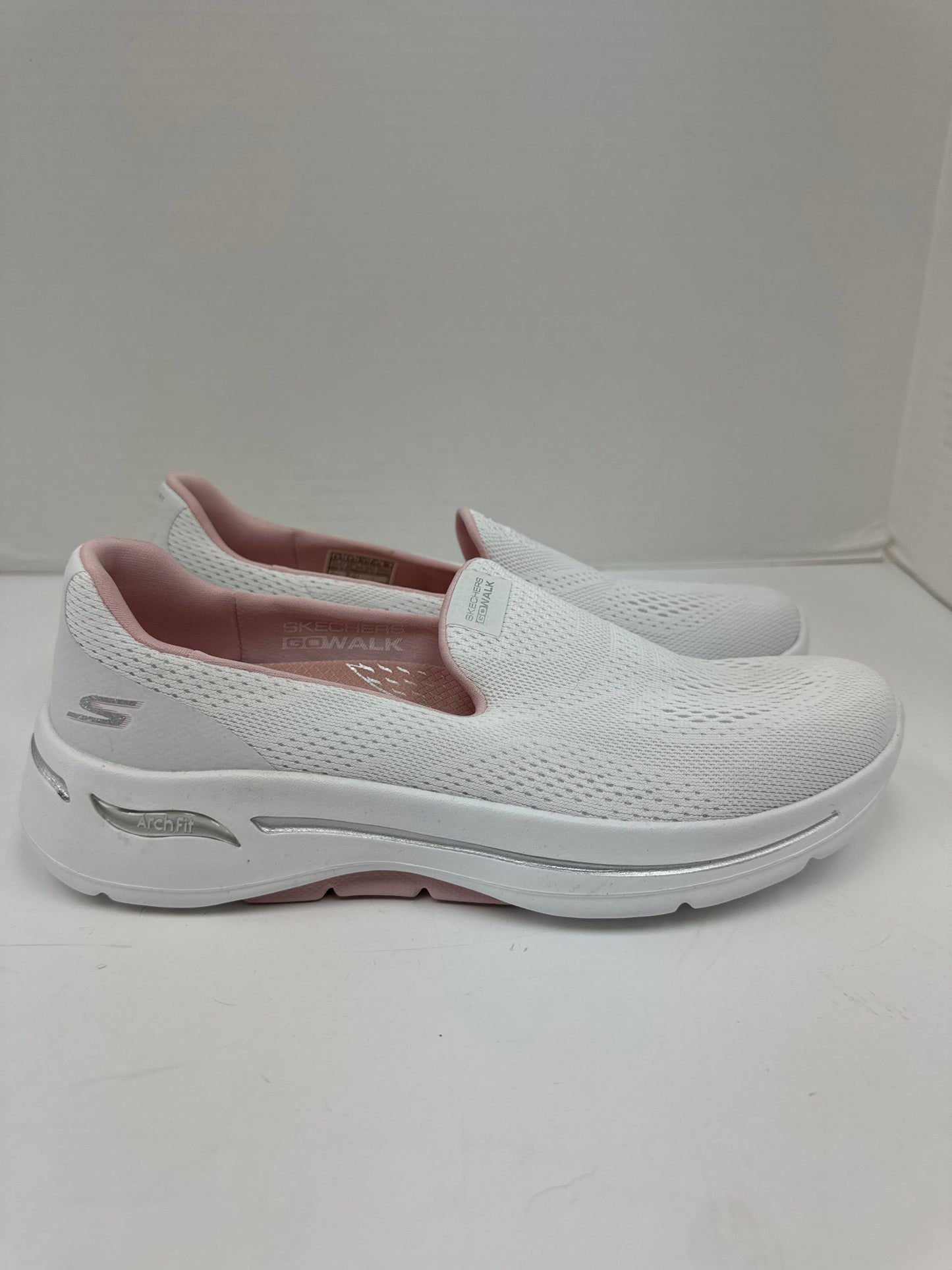 Shoes Athletic By Skechers In White, Size: 8.5