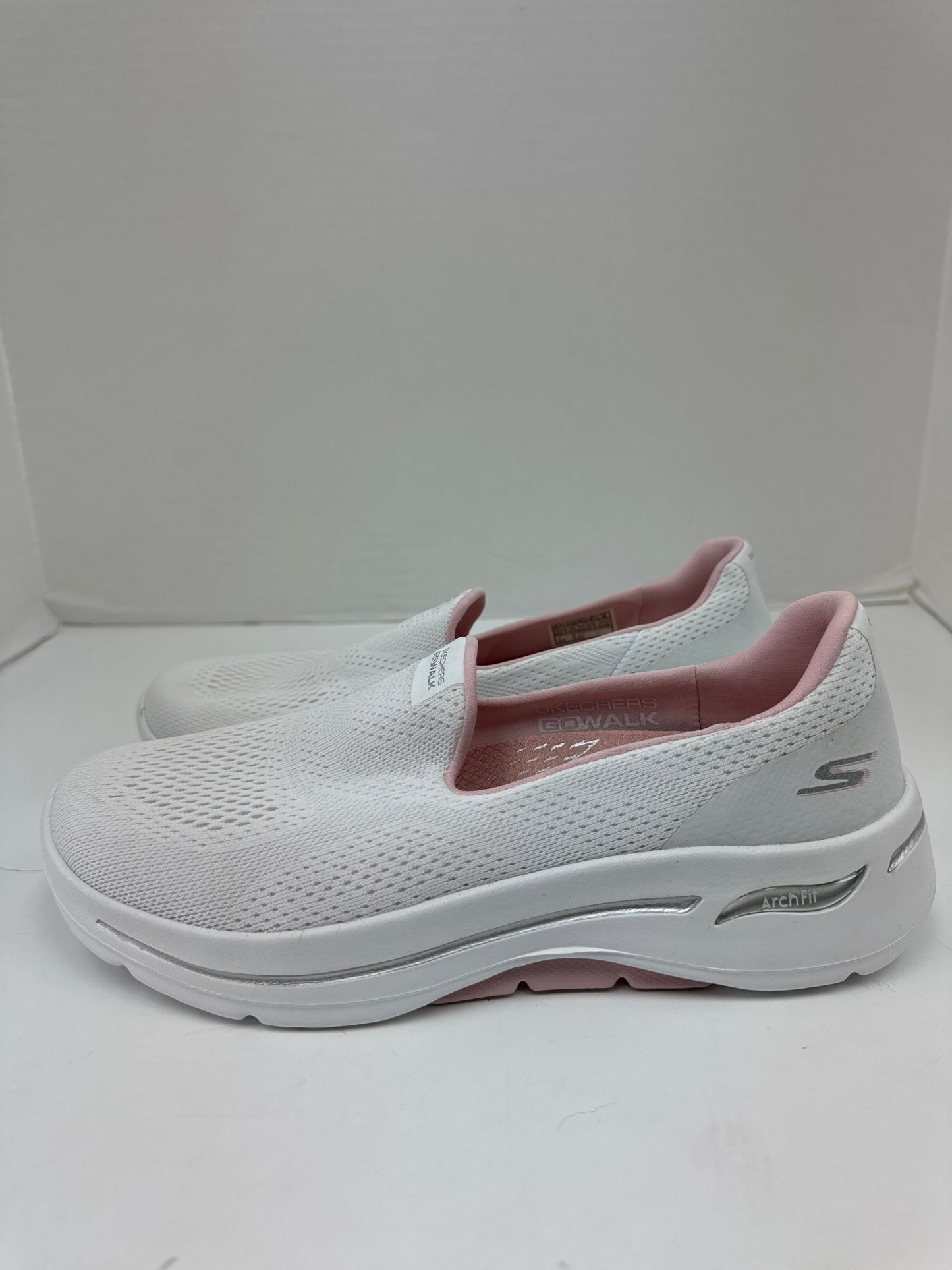 Shoes Athletic By Skechers In White, Size: 8.5