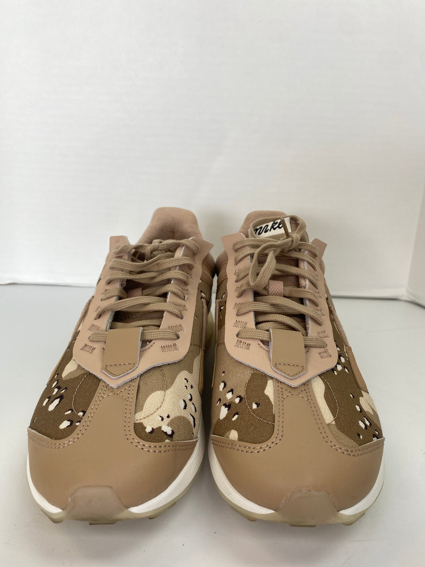 Shoes Athletic By Nike In Tan, Size: 11