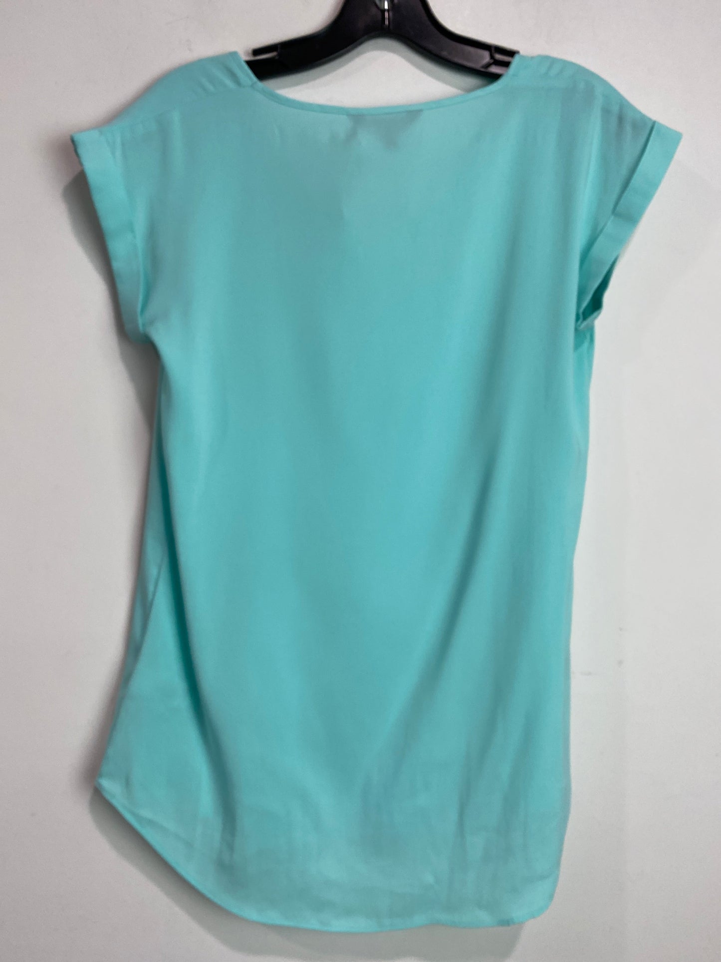 Top Sleeveless By Express In Green, Size: S