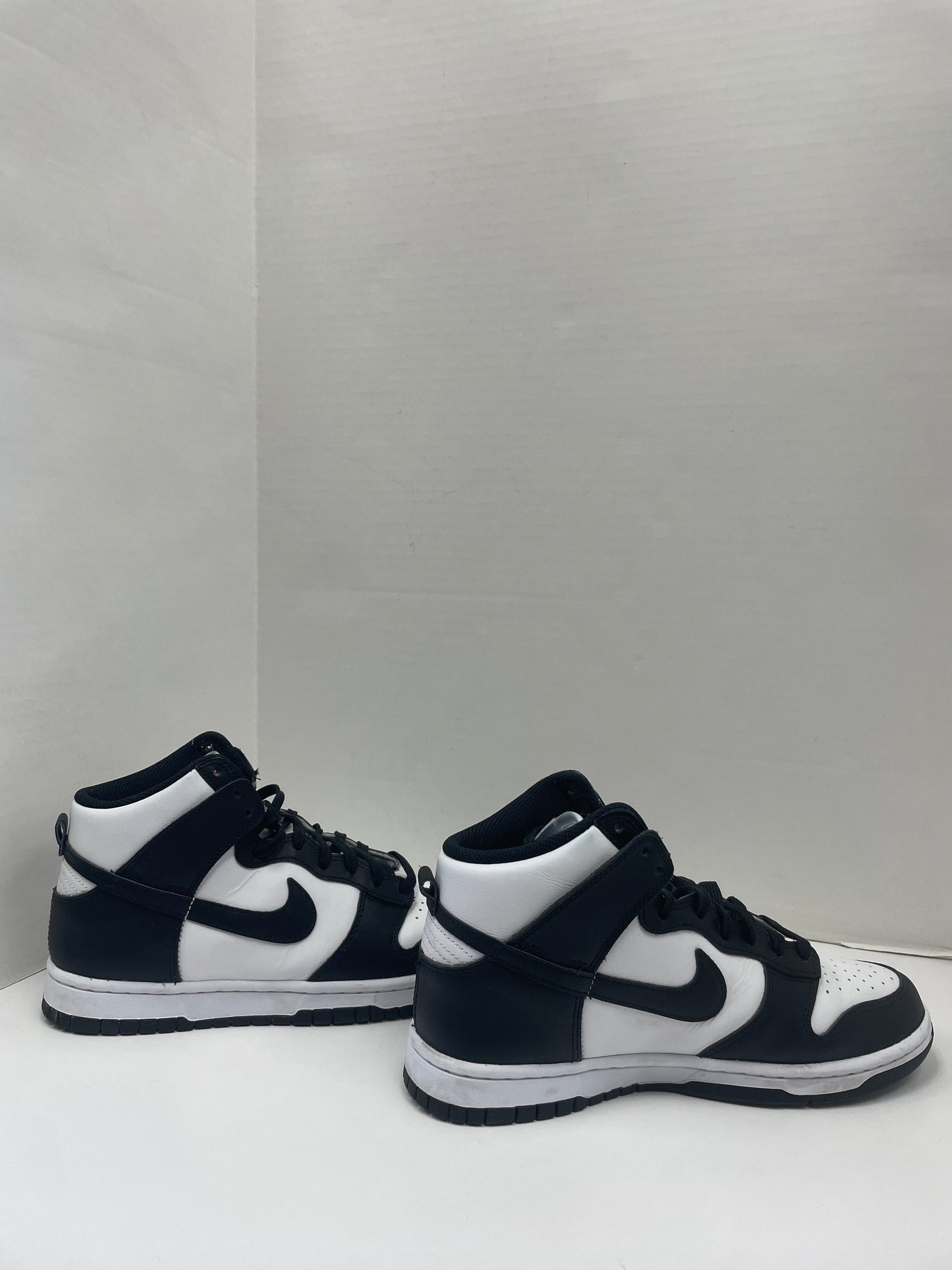 Shoes Athletic By Nike In Black & White, Size: 9.5