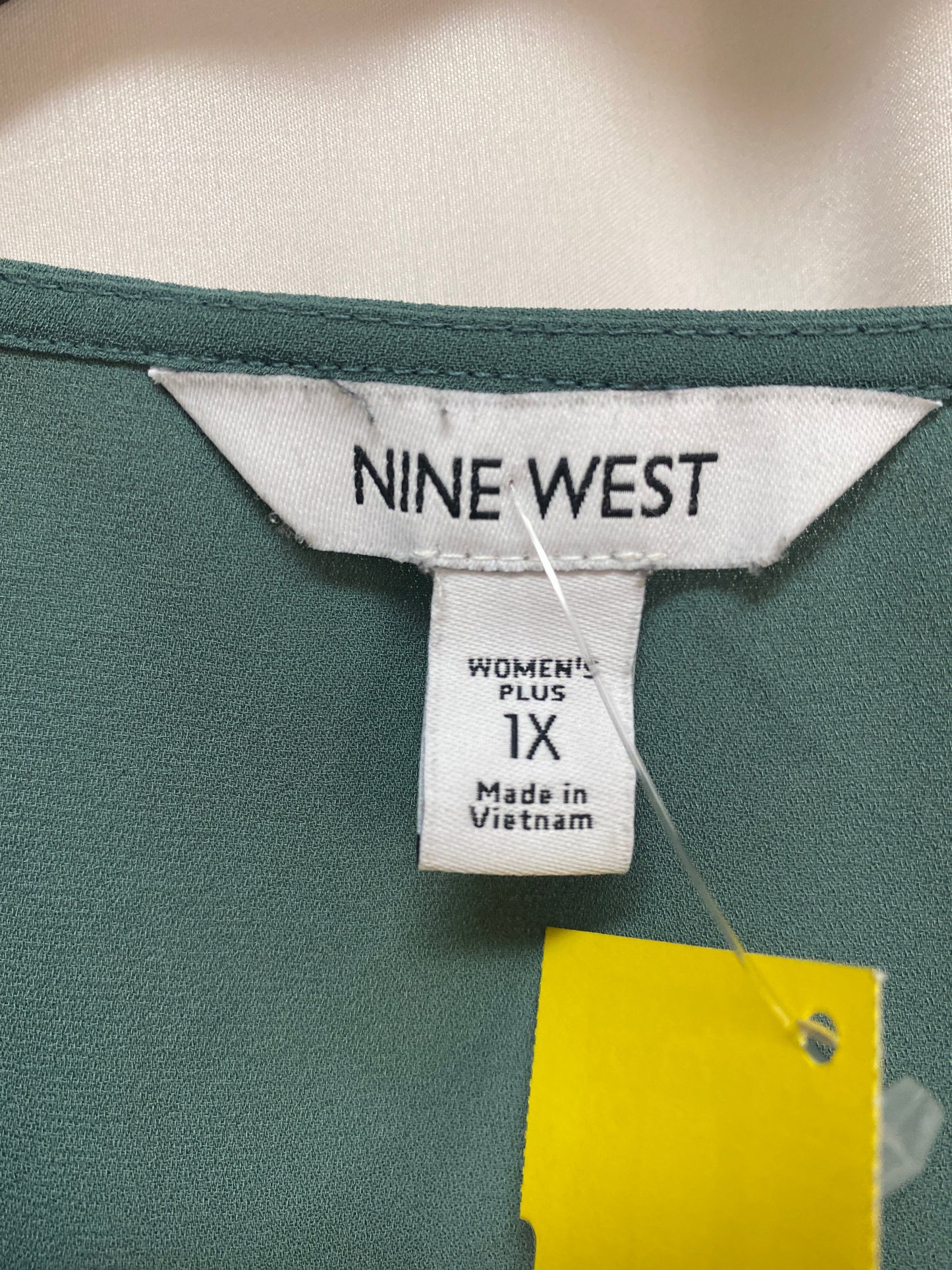 Top Sleeveless By Nine West In Green, Size: 1x