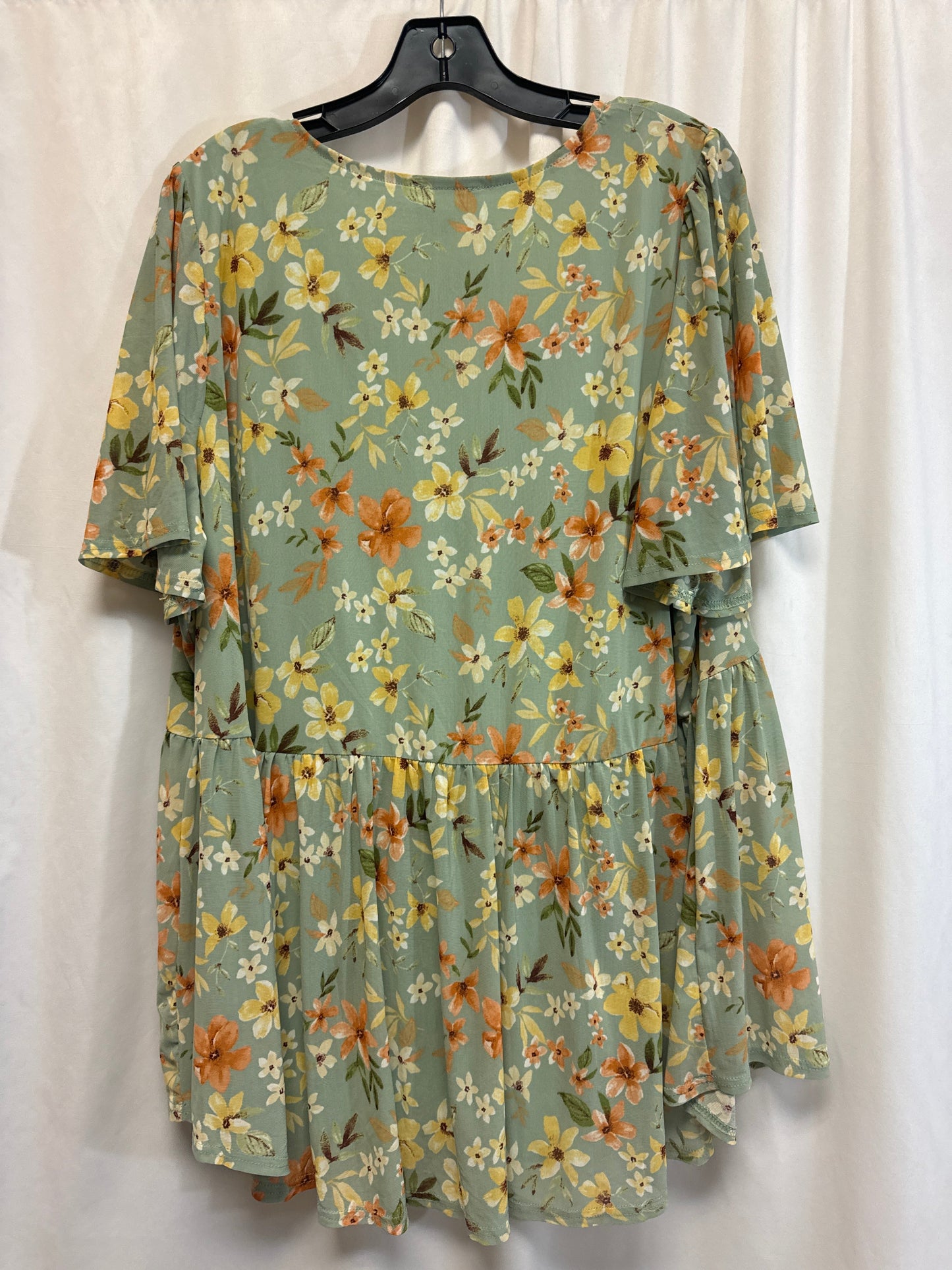 Top Short Sleeve By Siren Lily In Green, Size: 3x