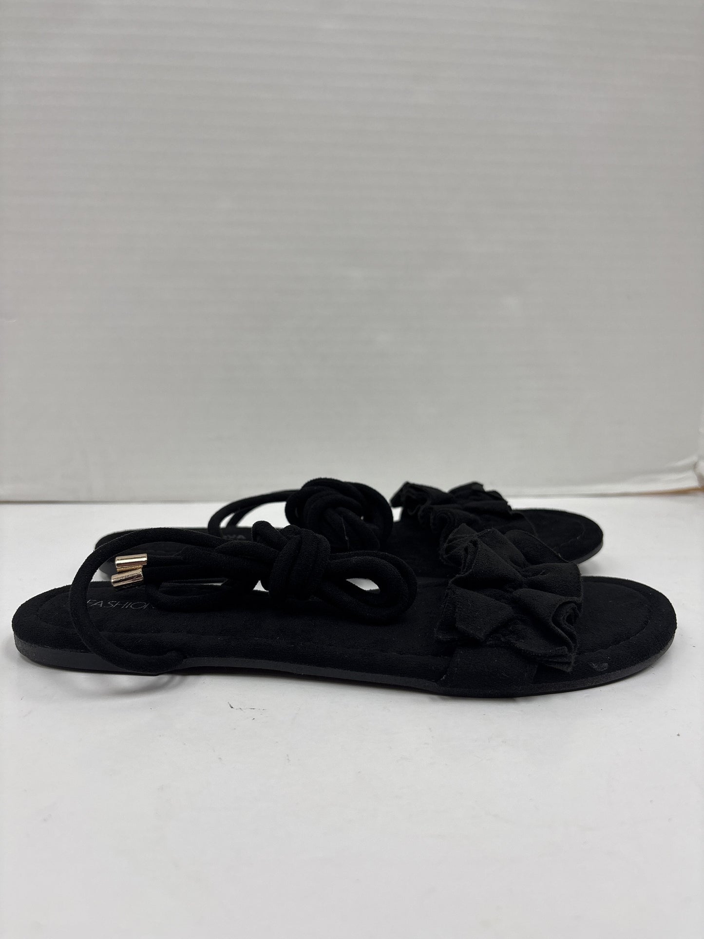Sandals Flats By Fashion Nova  Size: 8