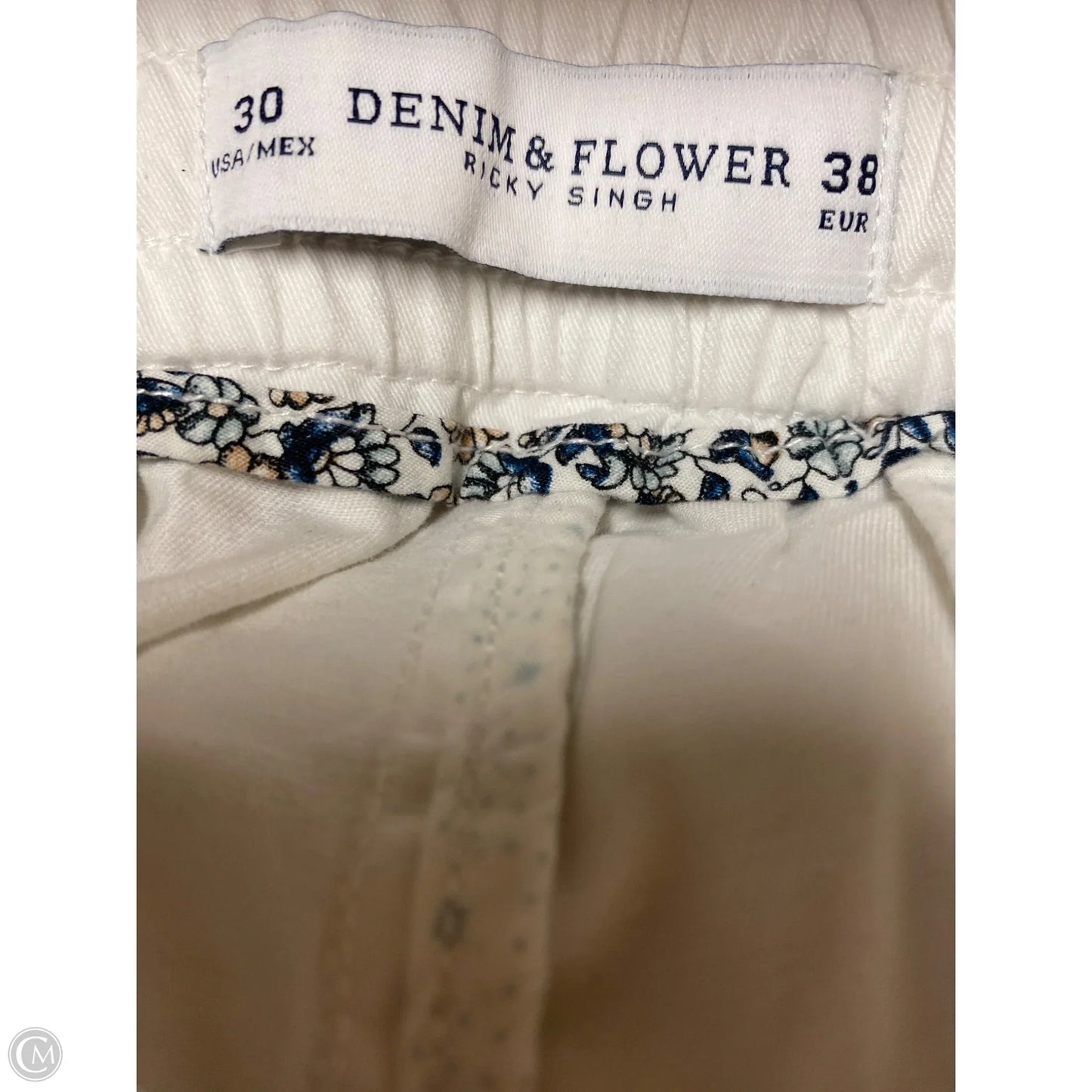 Shorts By Clothes Mentor In White, Size: 10