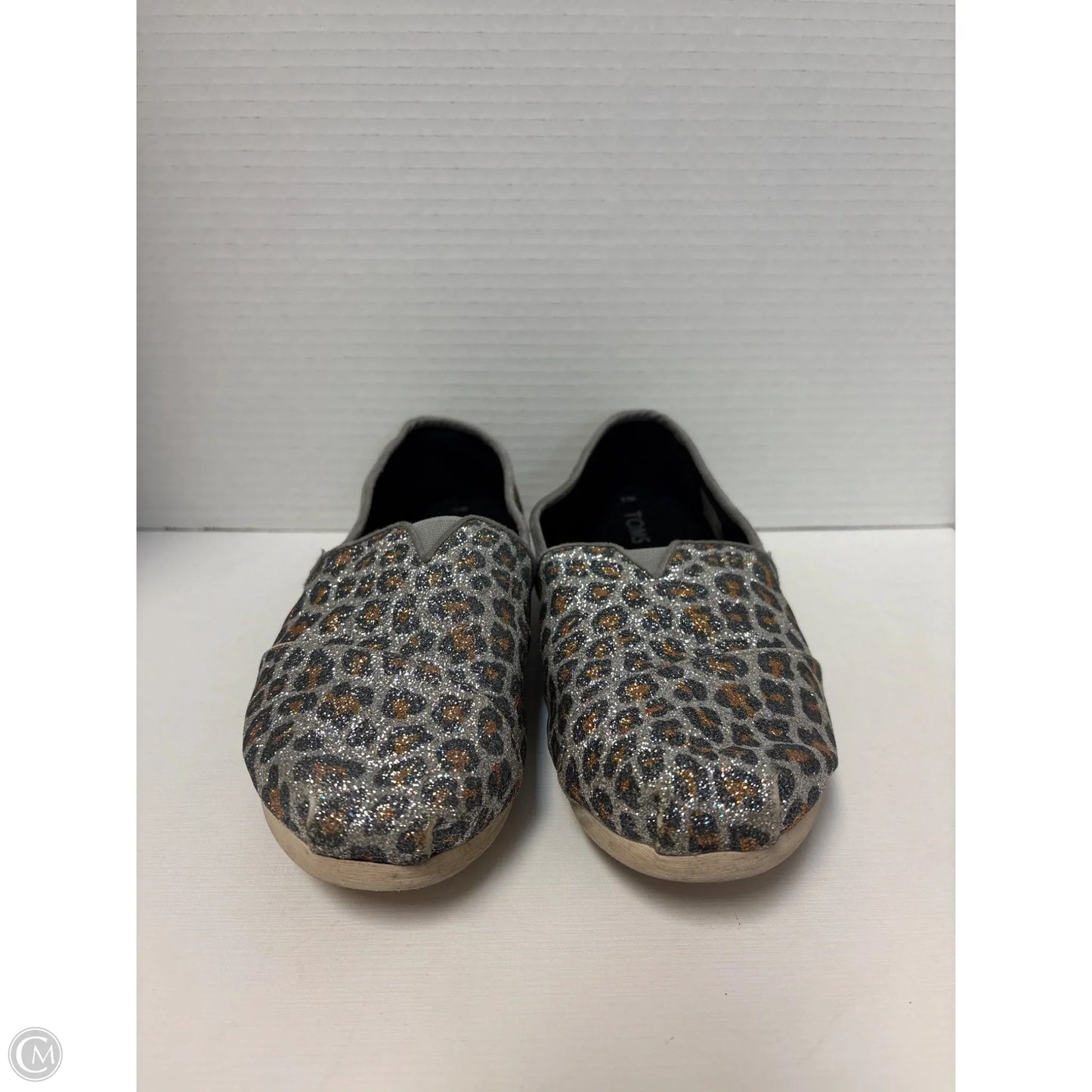 Shoes Flats By Toms In Silver, Size: 8