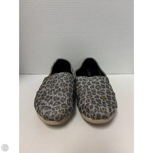 Shoes Flats By Toms In Silver, Size: 8