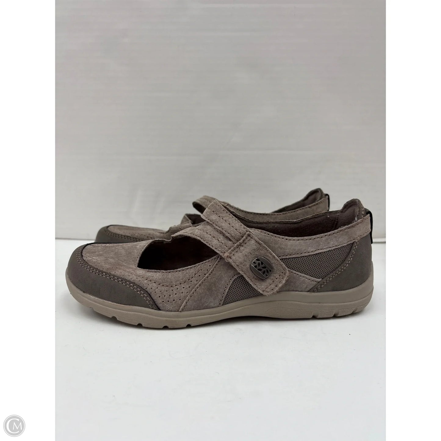 Shoes Flats By Earth In Taupe, Size: 7.5