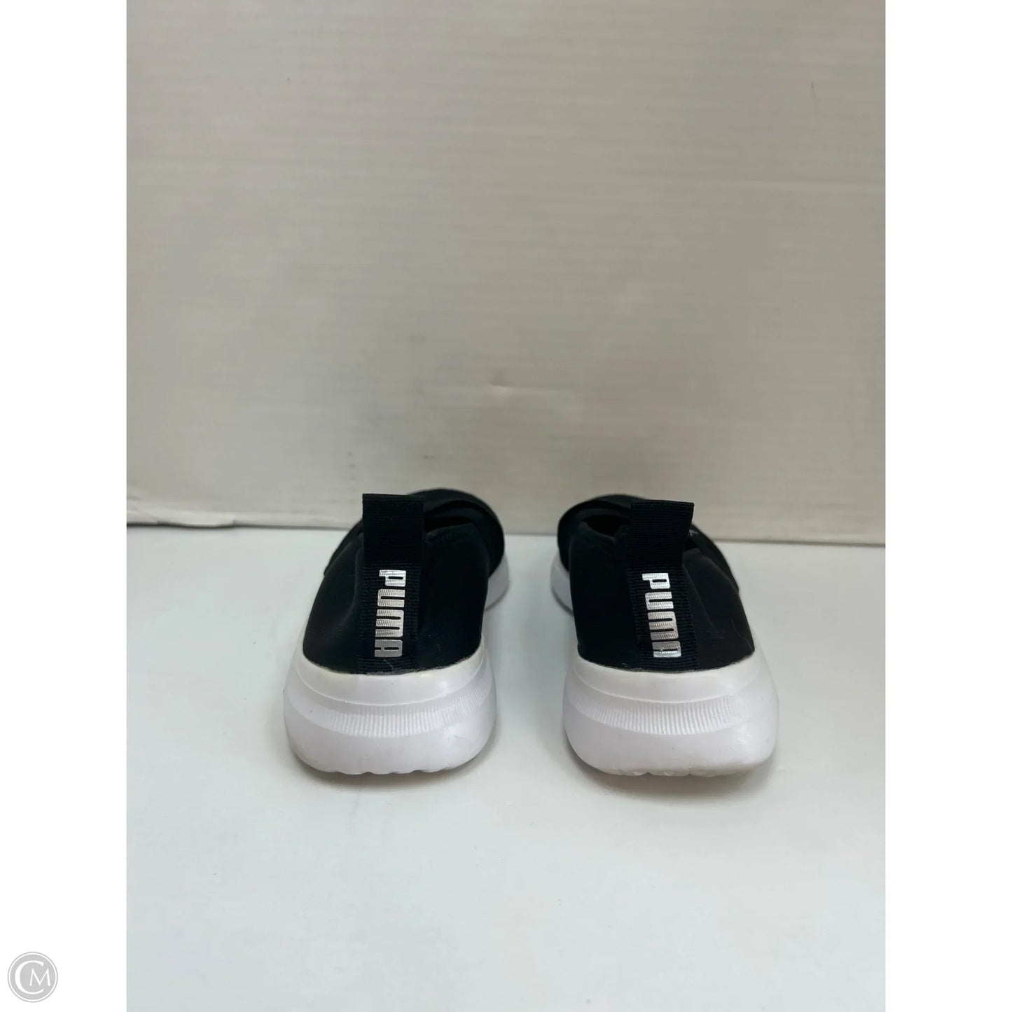 Shoes Sneakers By Puma In Black, Size: 7