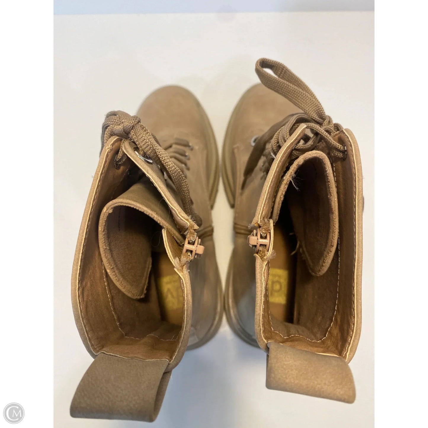 Boots Ankle Flats By Clothes Mentor In Tan, Size: 9