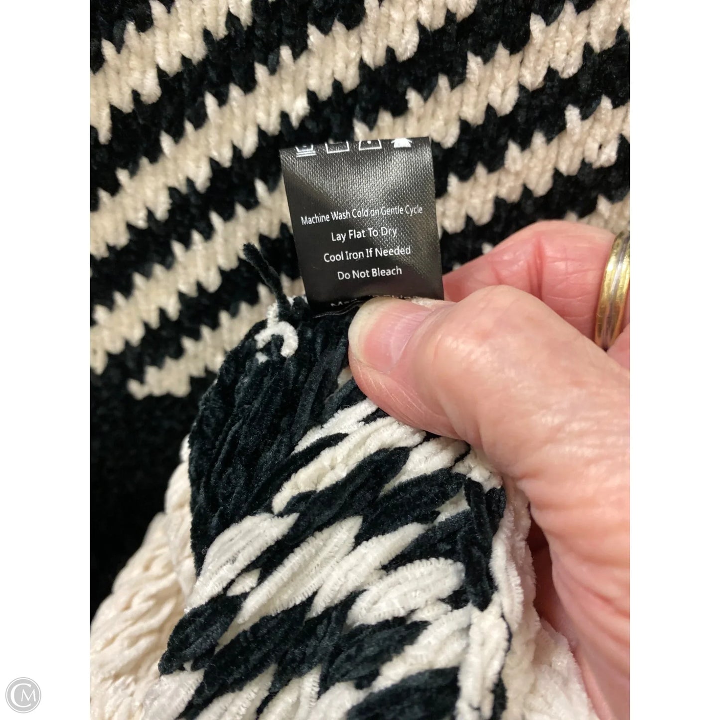 Sweater By Pol In Cream & Black, Size: M