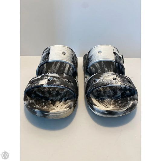 Sandals Flats By Crocs In Black & White, Size: 11