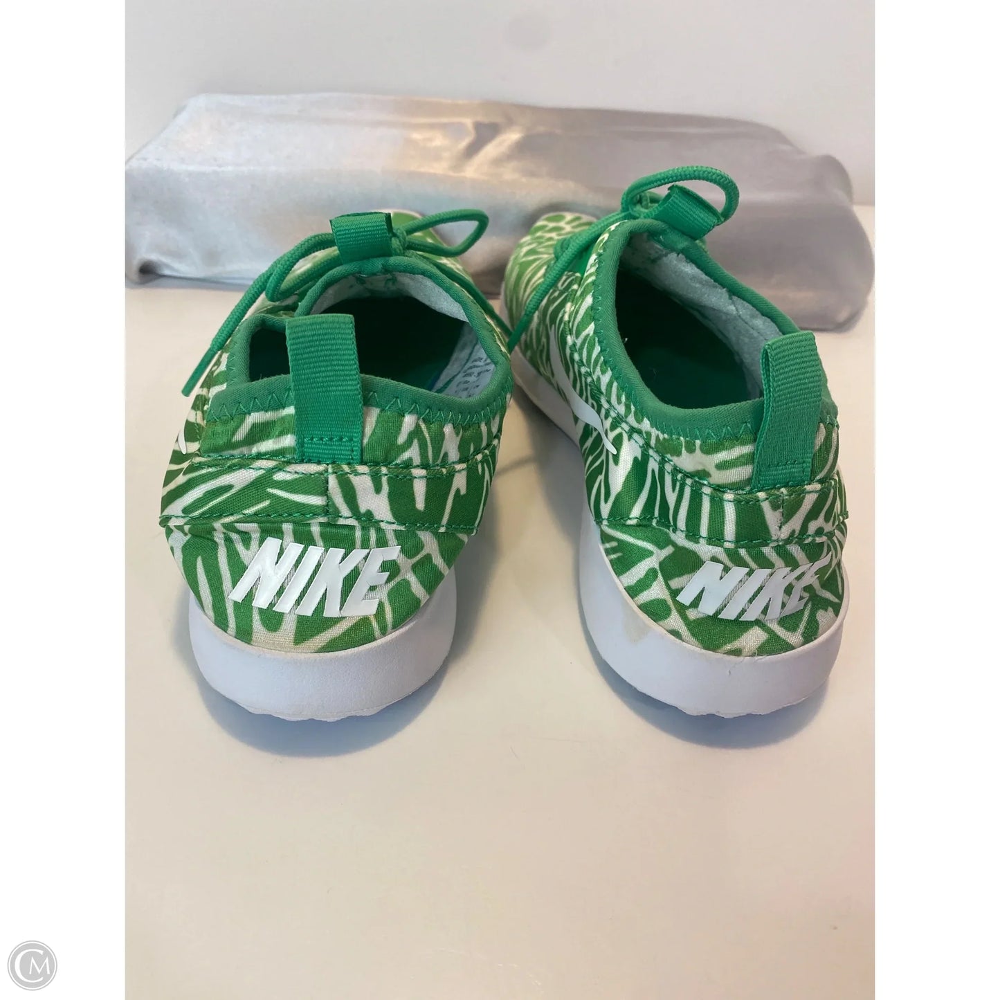 Shoes Athletic By Nike In Green, Size: 9.5