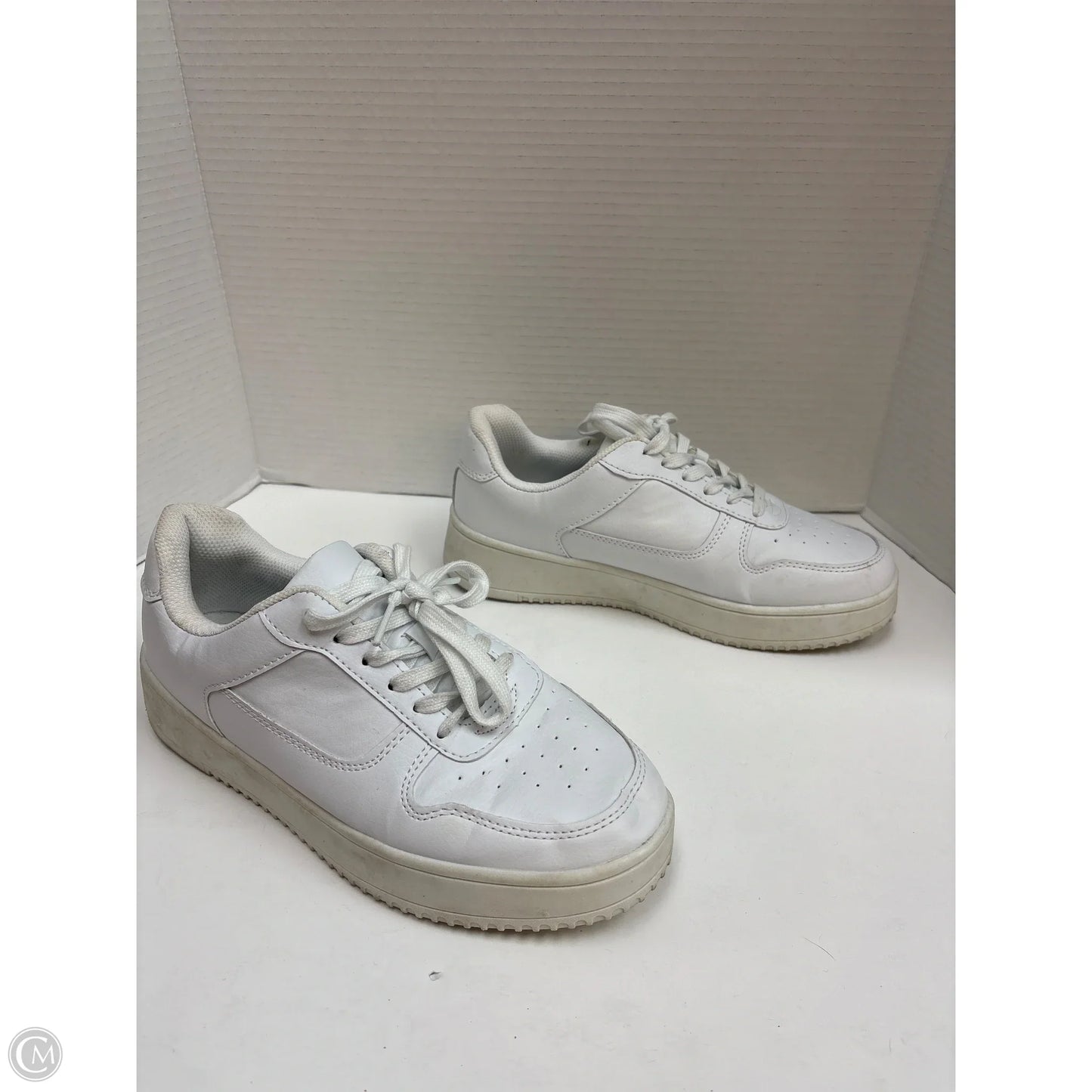 Shoes Athletic By No Boundaries In White, Size: 9