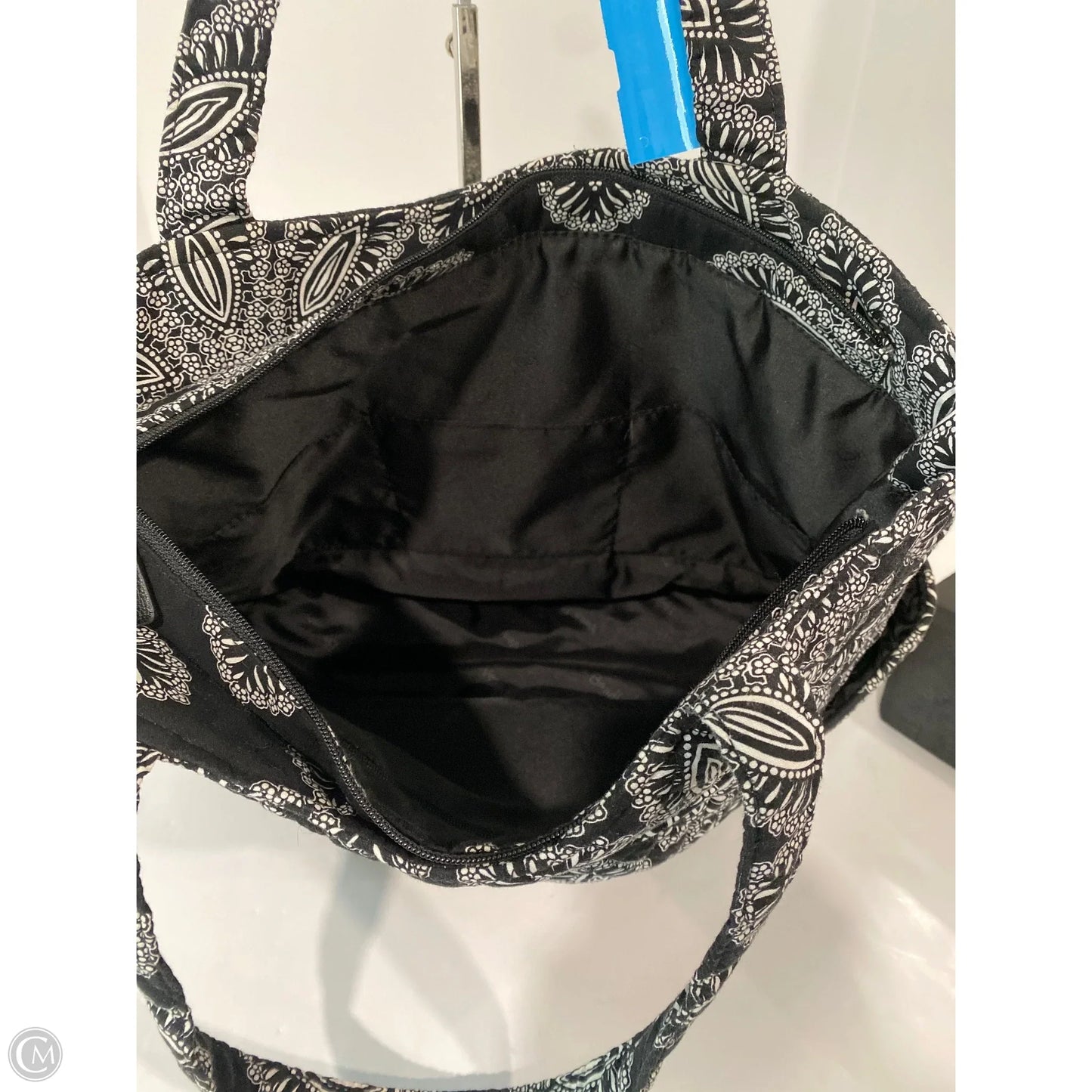 Handbag By Vera Bradley, Size: Large