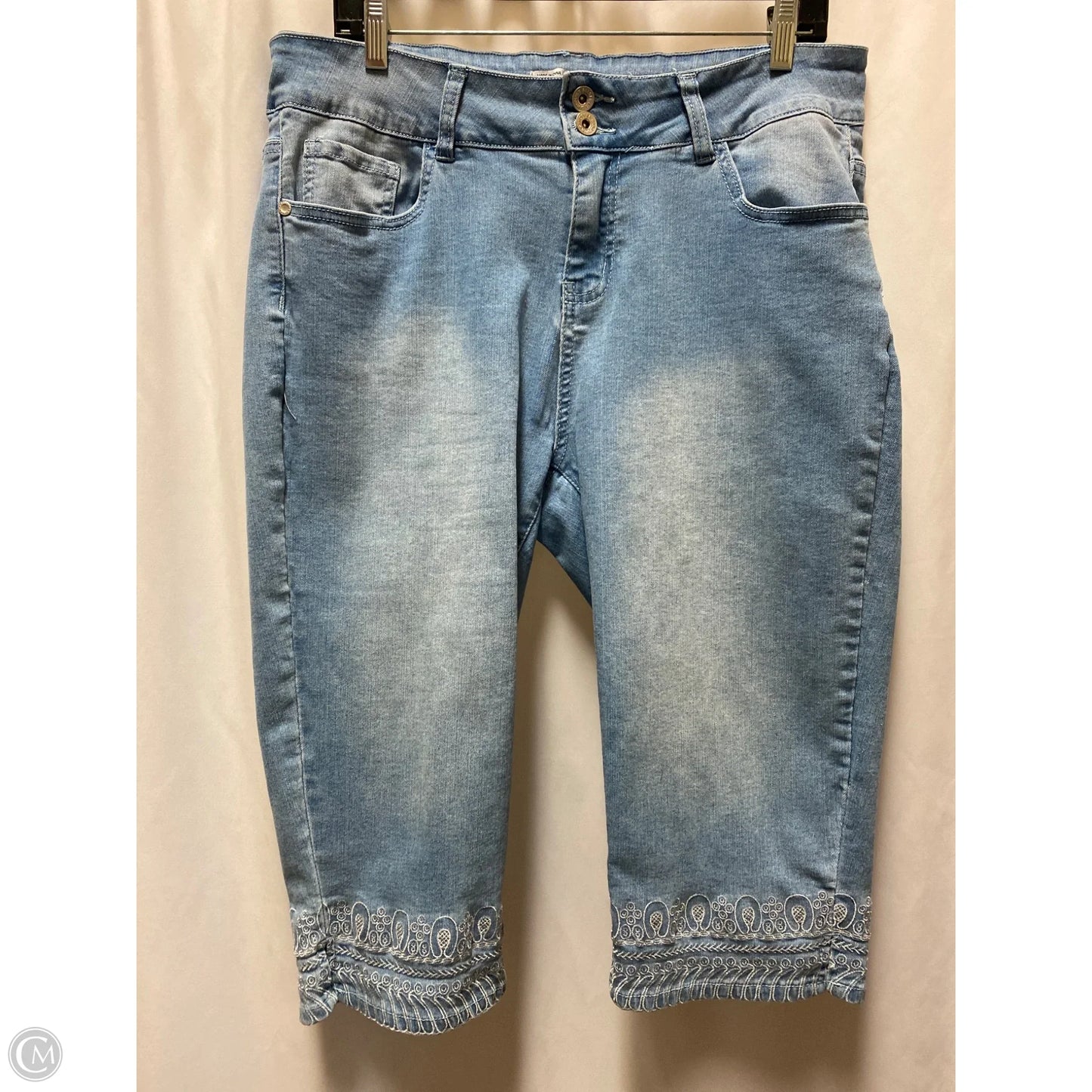 Capris By Clothes Mentor In Blue Denim, Size: 16