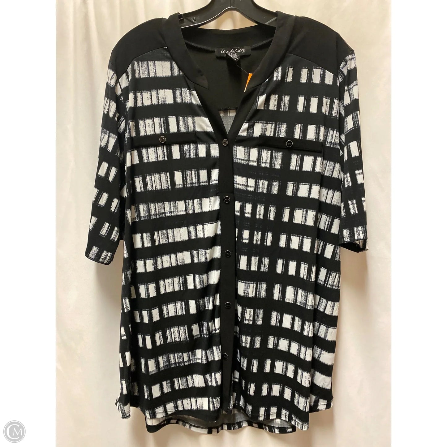 Top Short Sleeve By Clothes Mentor In Black & White, Size: 2x