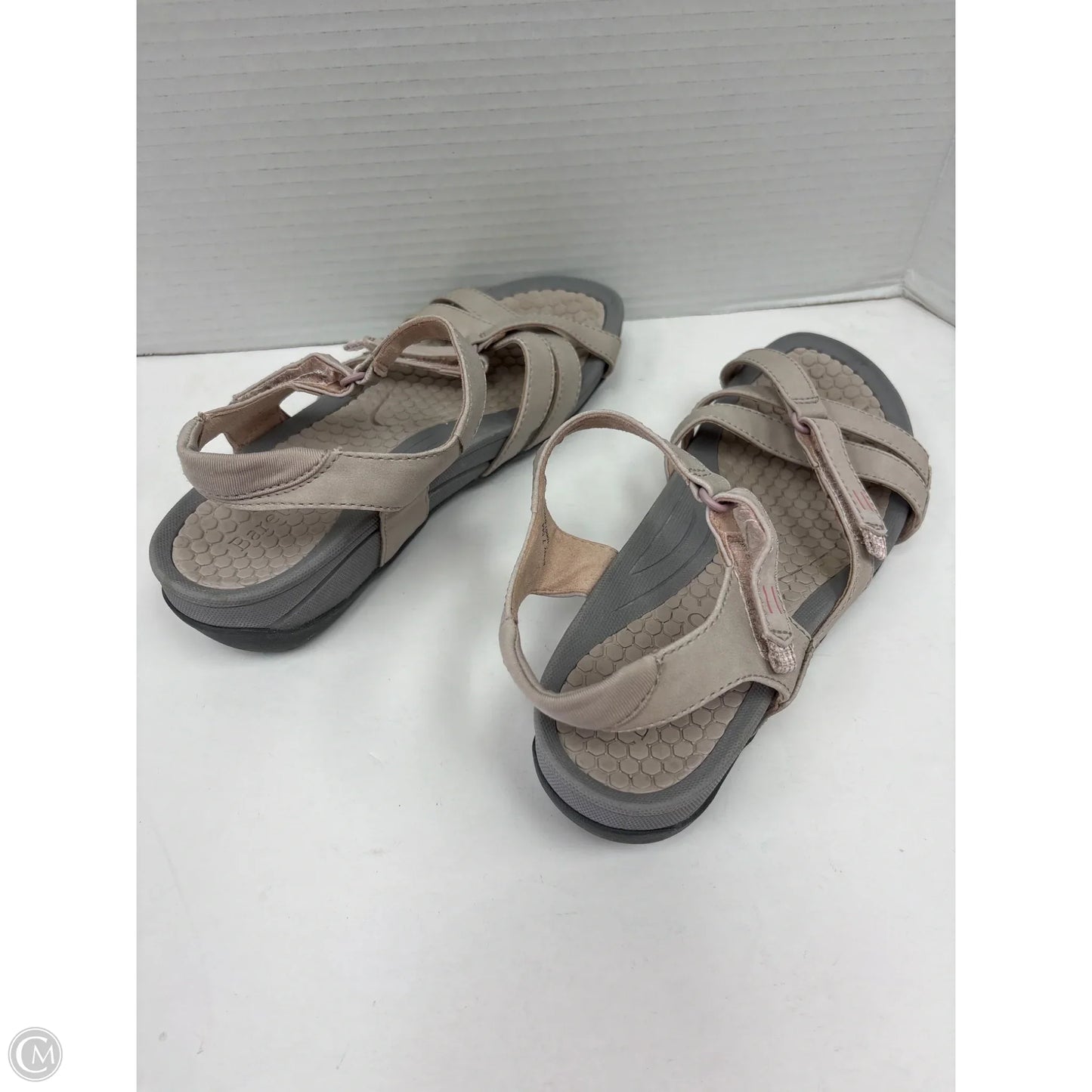 Sandals Flats By Bare Traps In Tan, Size: 7.5