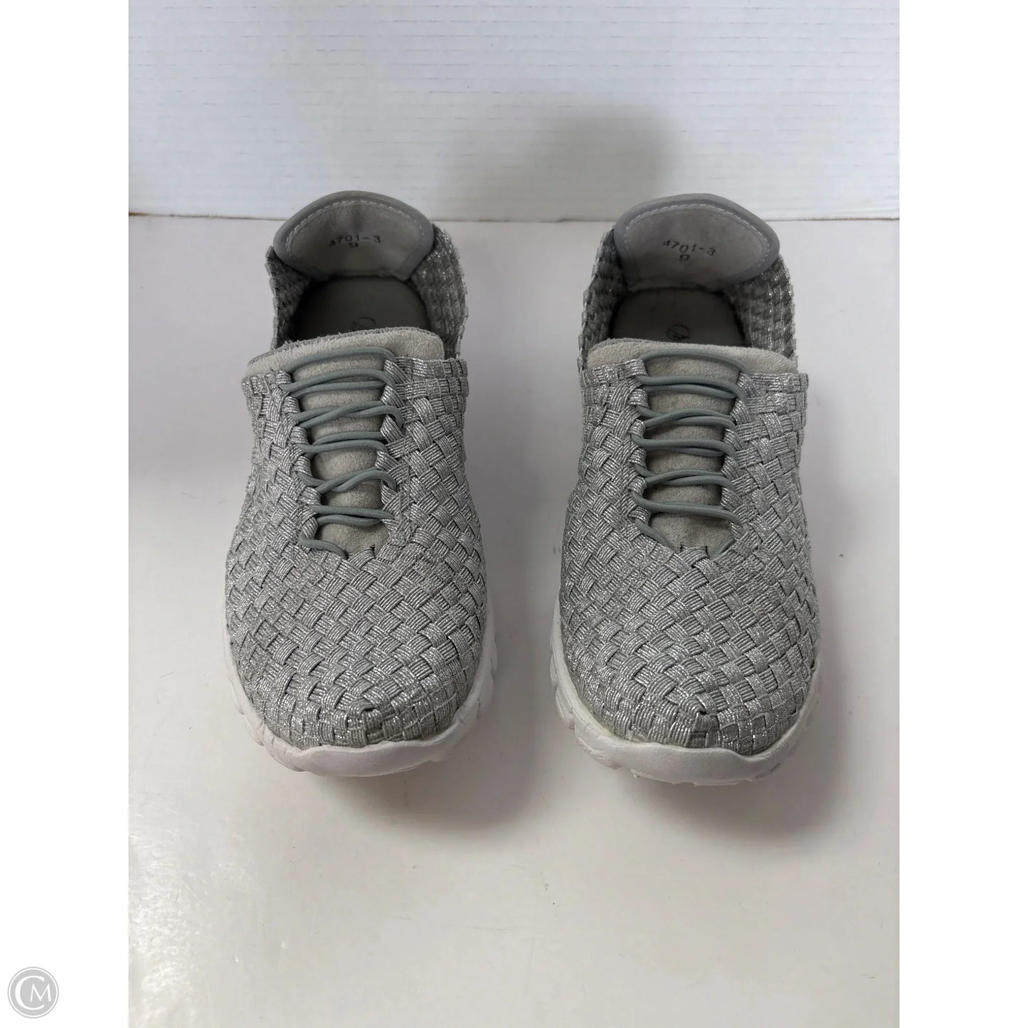 Shoes Athletic By Clothes Mentor In Grey, Size: 9