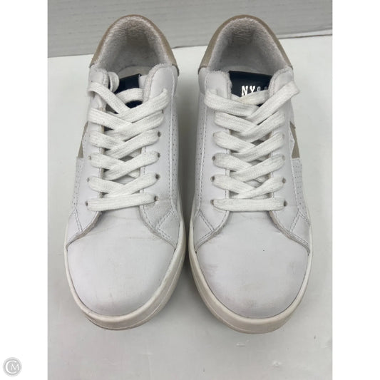 Shoes Sneakers By Steve Madden In White, Size: 5.5