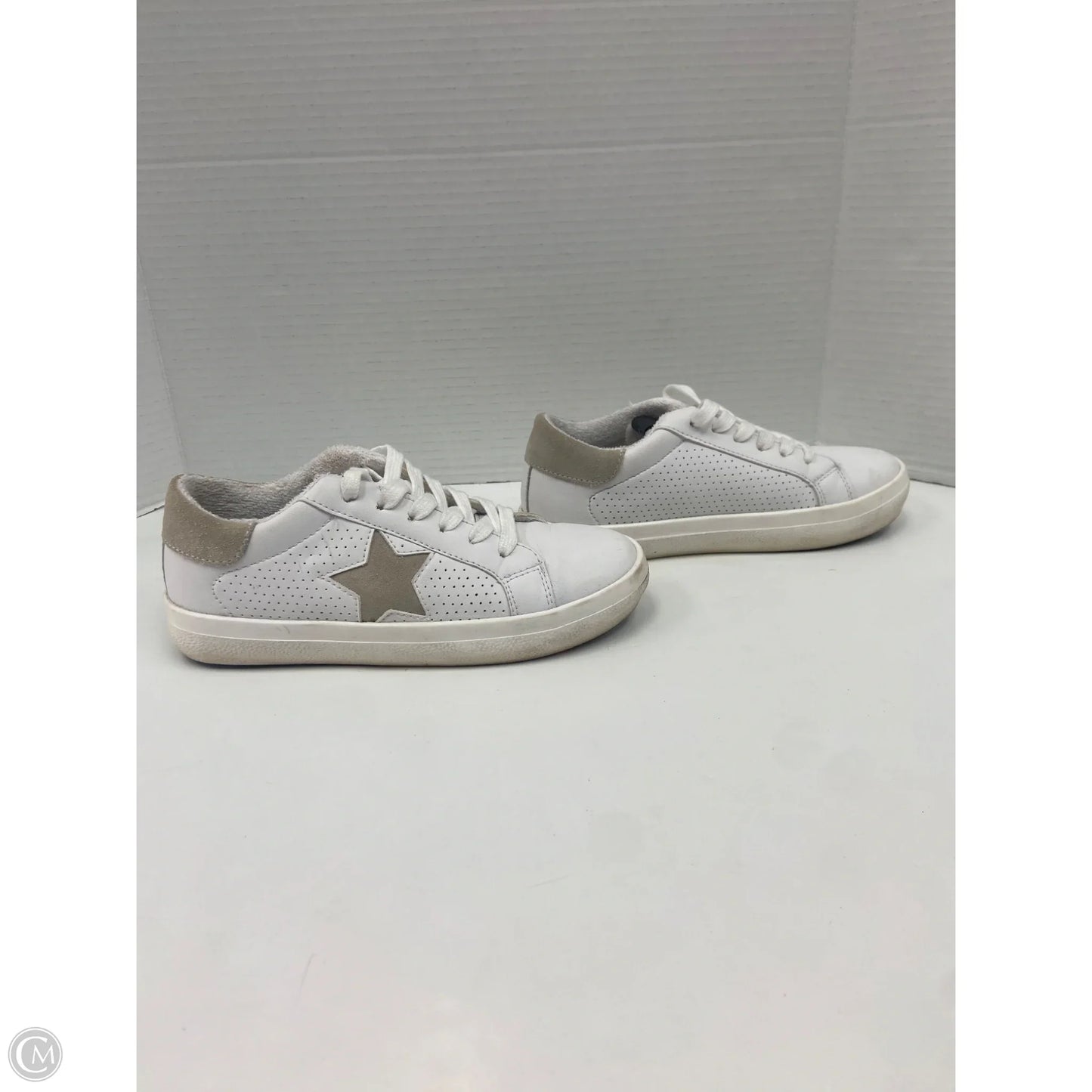 Shoes Sneakers By Steve Madden In White, Size: 5.5