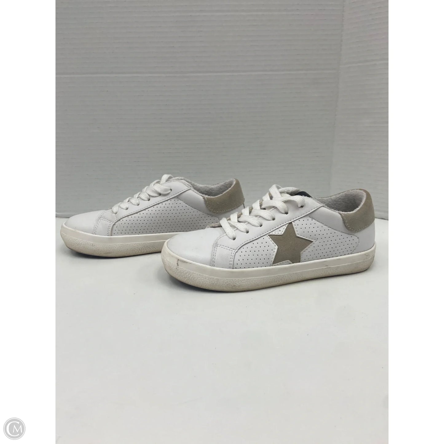Shoes Sneakers By Steve Madden In White, Size: 5.5