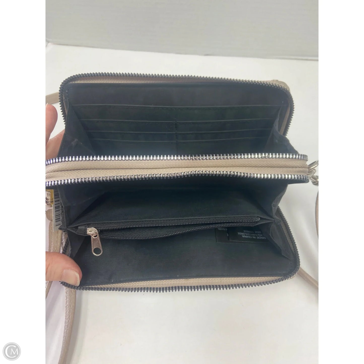 Crossbody By Kenneth Cole Reaction, Size: Medium