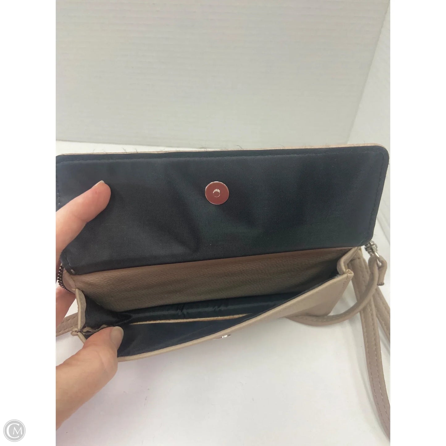 Crossbody By Kenneth Cole Reaction, Size: Medium