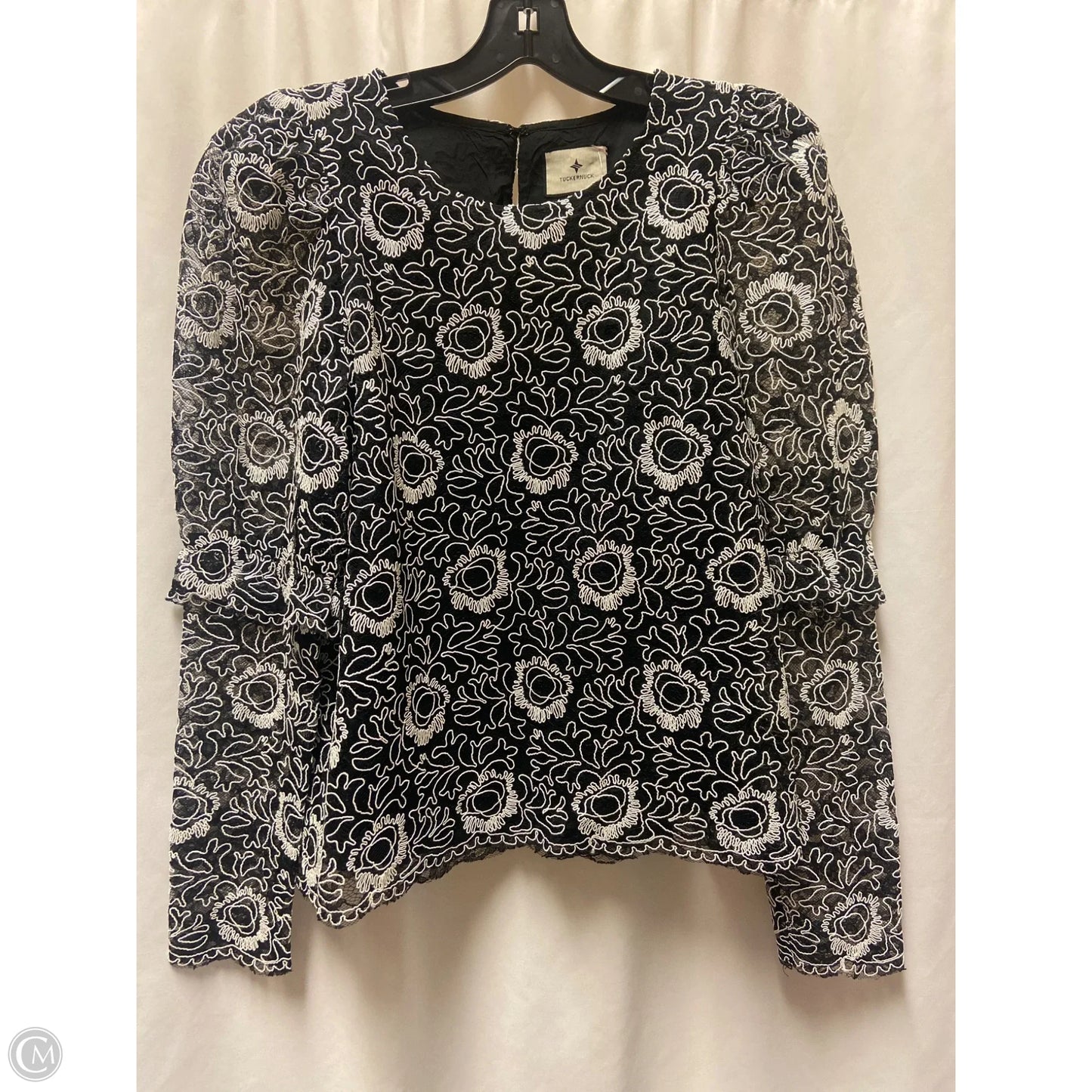 Top Long Sleeve By Tuckernuck In Black & White, Size: S