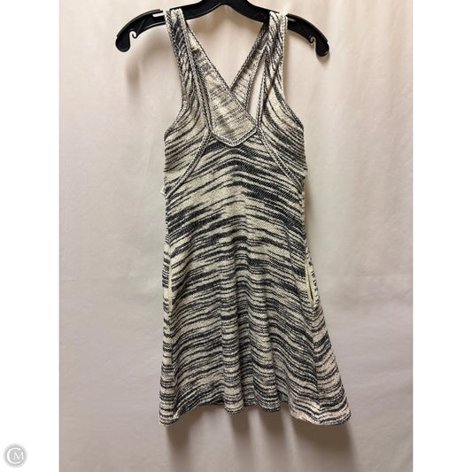 Dress Casual Short By Clothes Mentor In Grey, Size: S