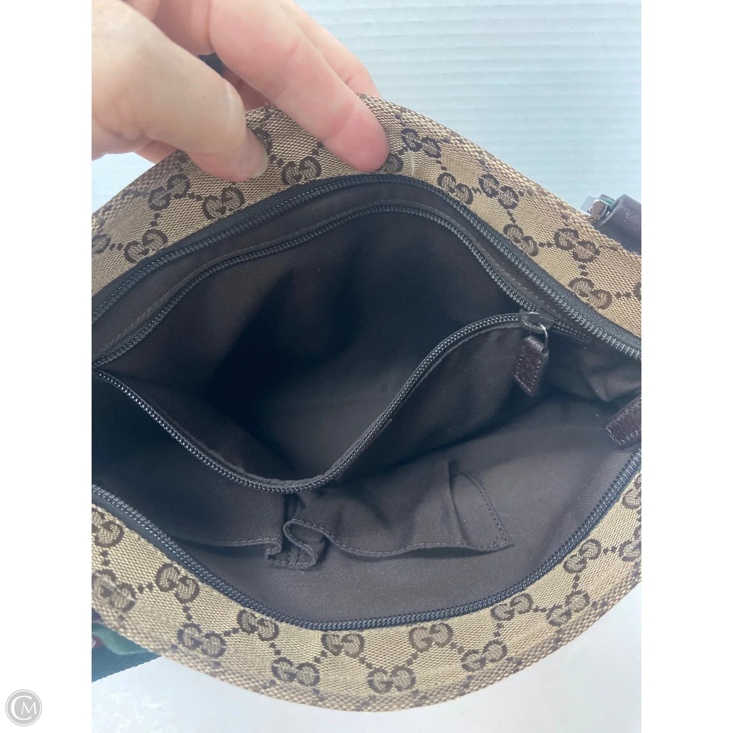 Handbag Luxury Designer By Gucci, Size: Medium