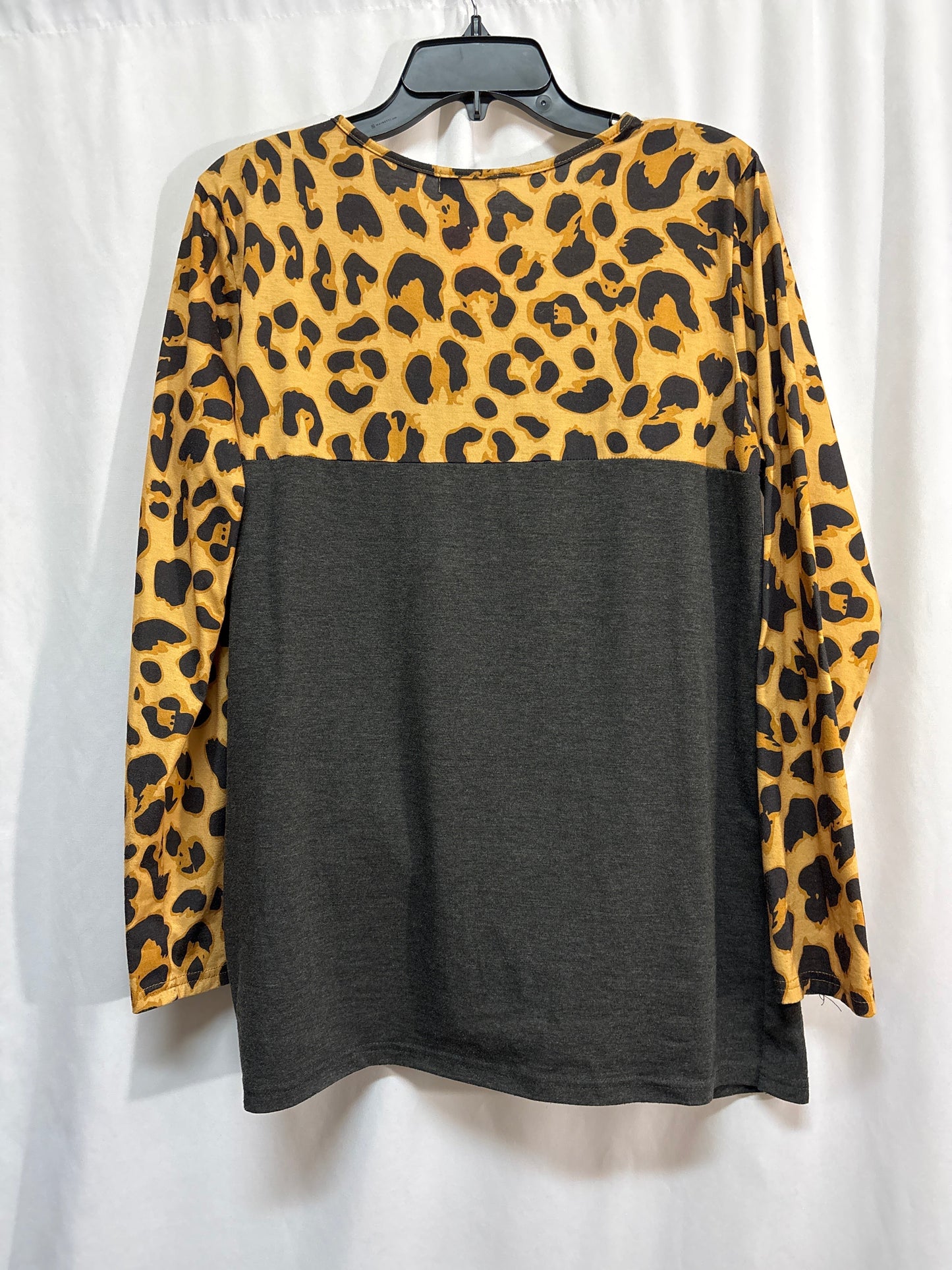 Top Long Sleeve By Simply Southern In Grey, Size: L