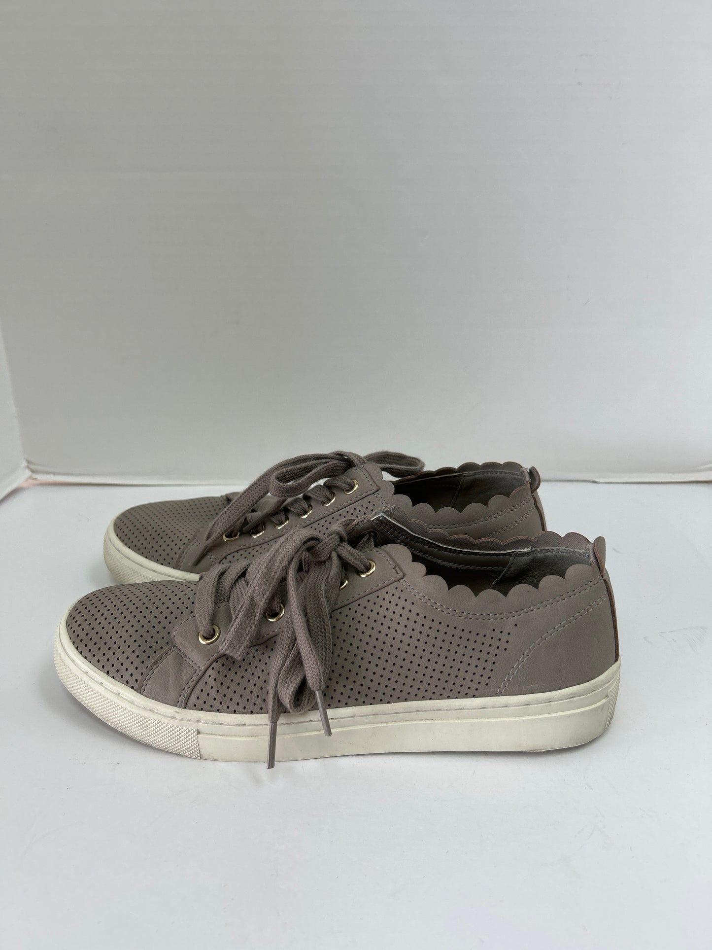 Shoes Sneakers By Indigo Rd  Size: 8