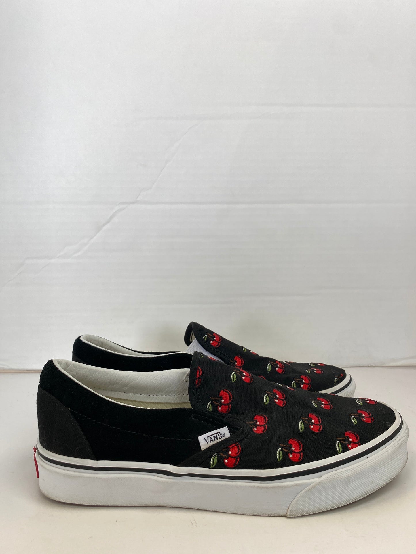 Shoes Sneakers By Vans In Black & Red, Size: 9