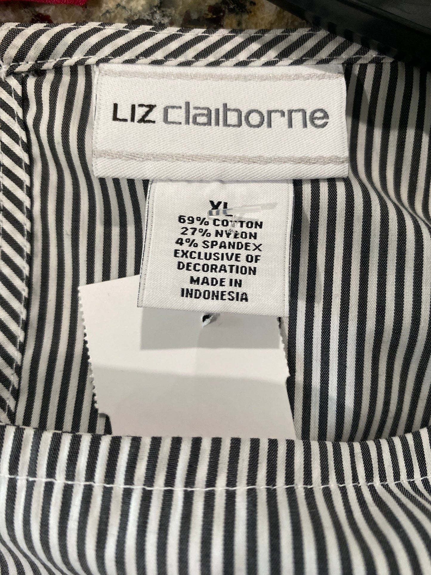 Top Long Sleeve By Liz Claiborne In Grey & White, Size: Xl