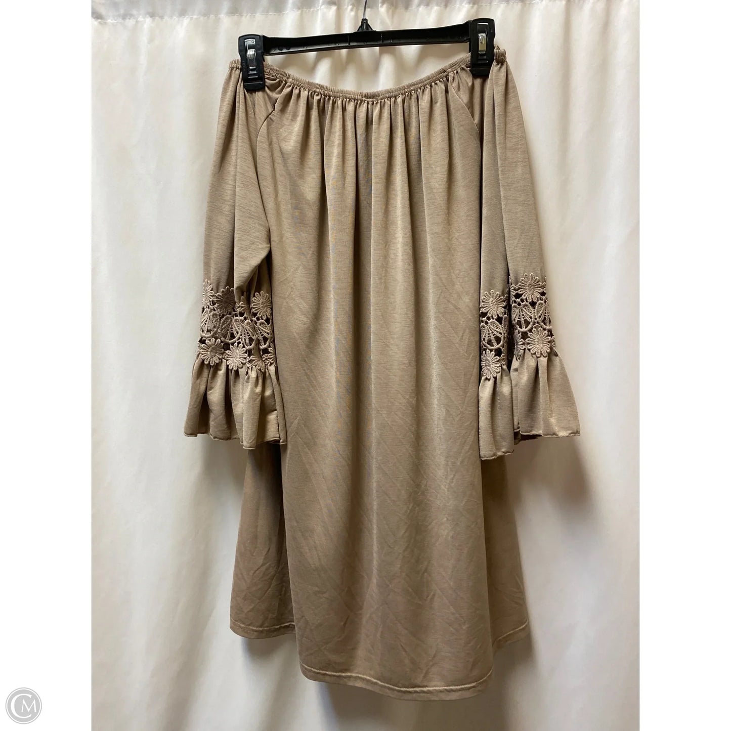 Tunic Long Sleeve By Clothes Mentor In Beige, Size: L