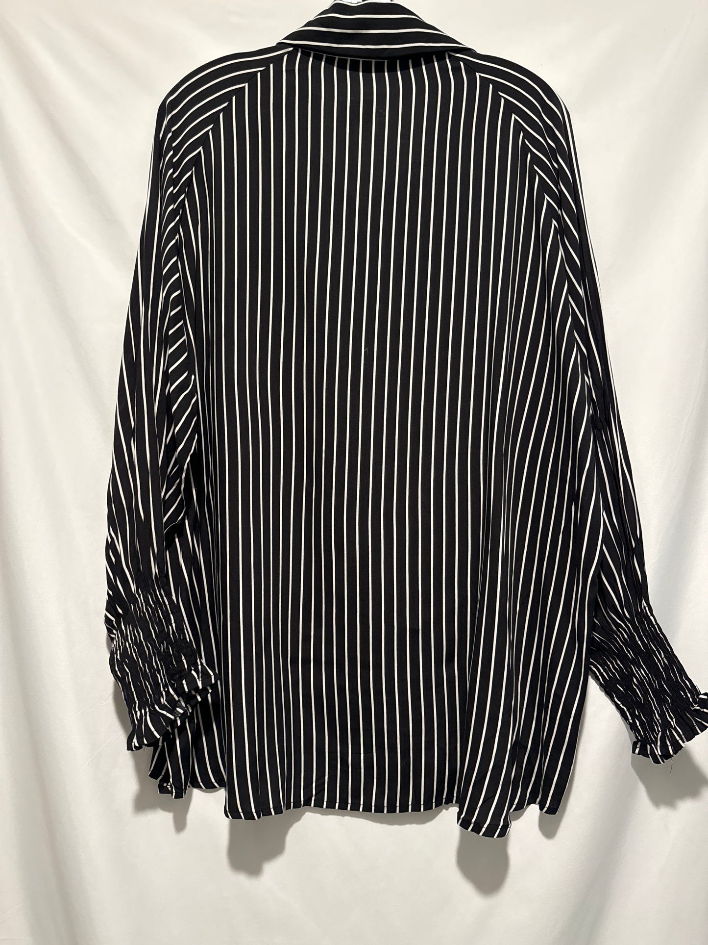 Top Long Sleeve By Andree By Unit In Black, Size: L