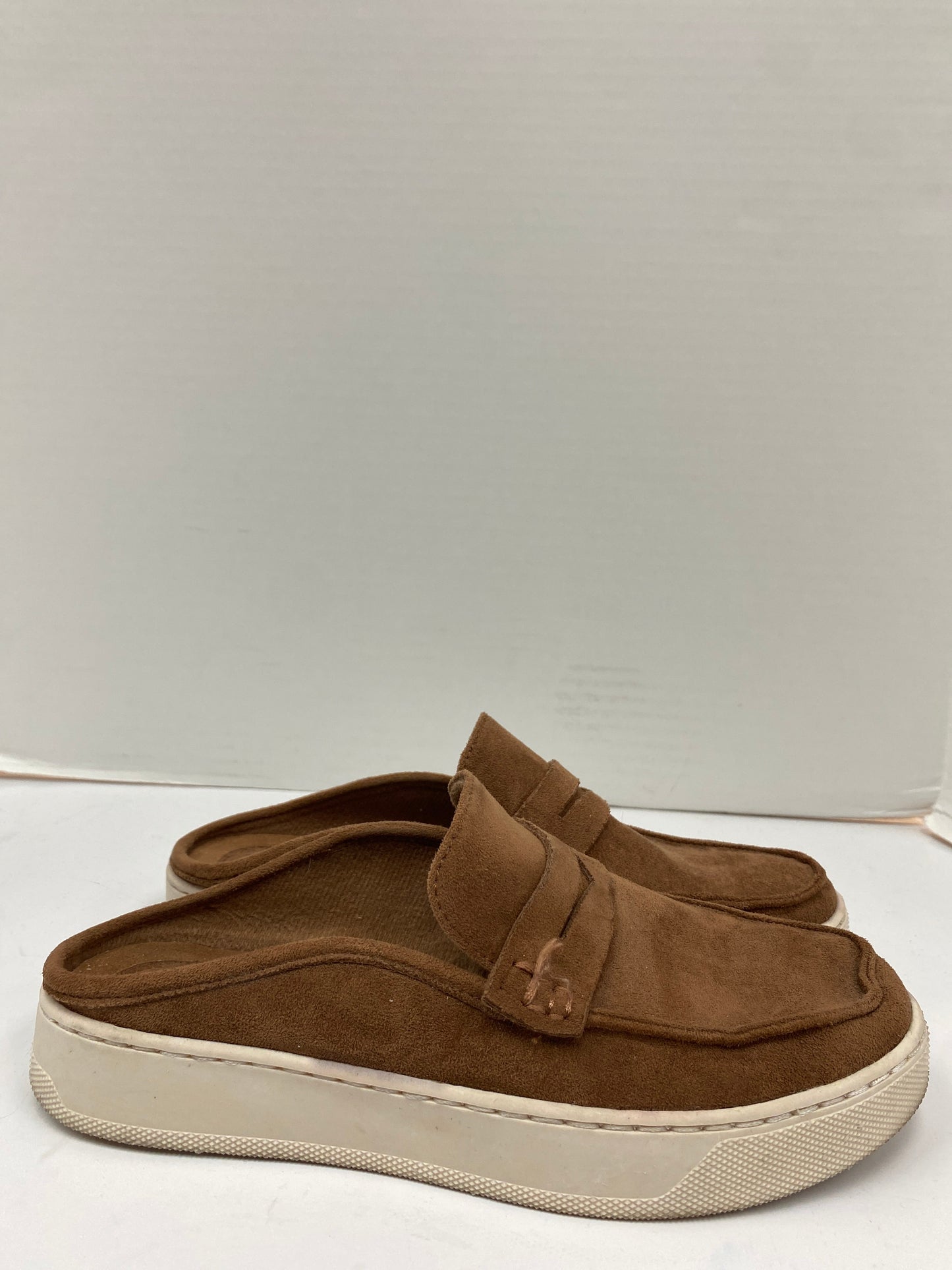 Shoes Flats By Sofft In Brown, Size: 6.5