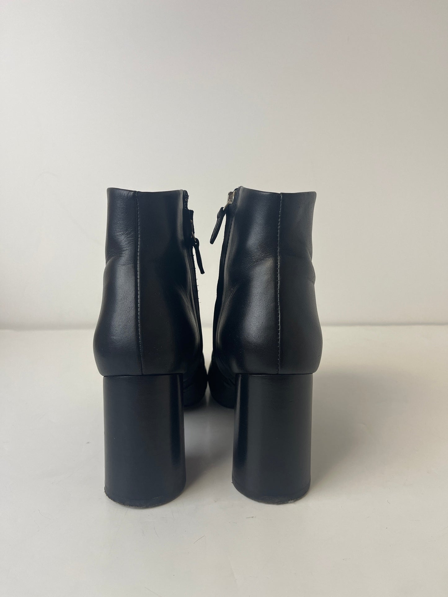 Boots Designer By Cma  Size: 7