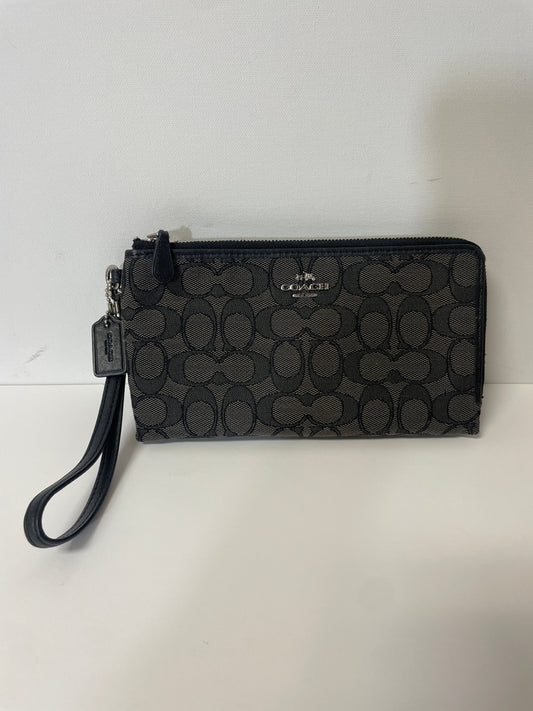 Wristlet Designer By Coach  Size: Large