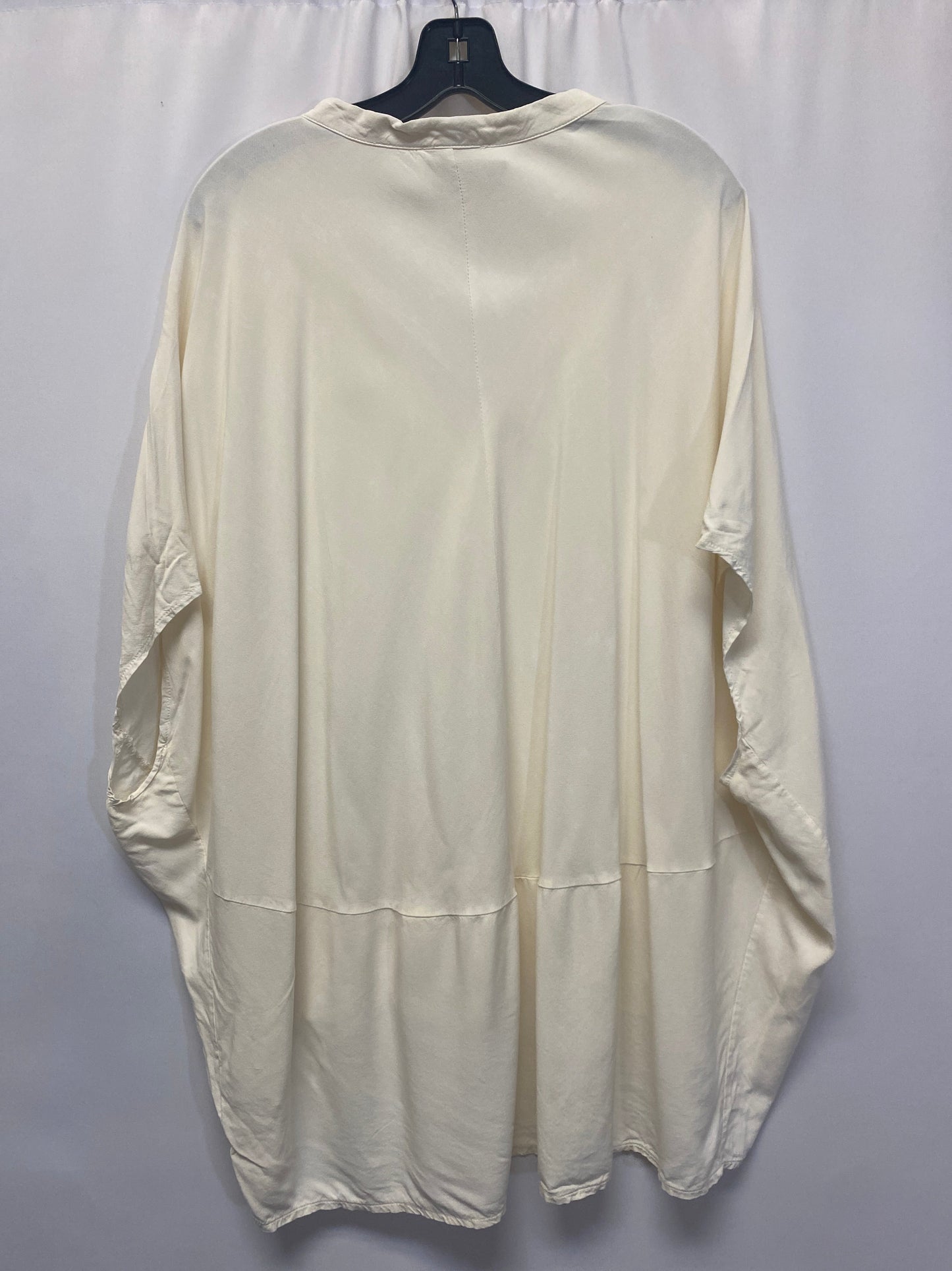 Cream Top Short Sleeve Easel, Size Large