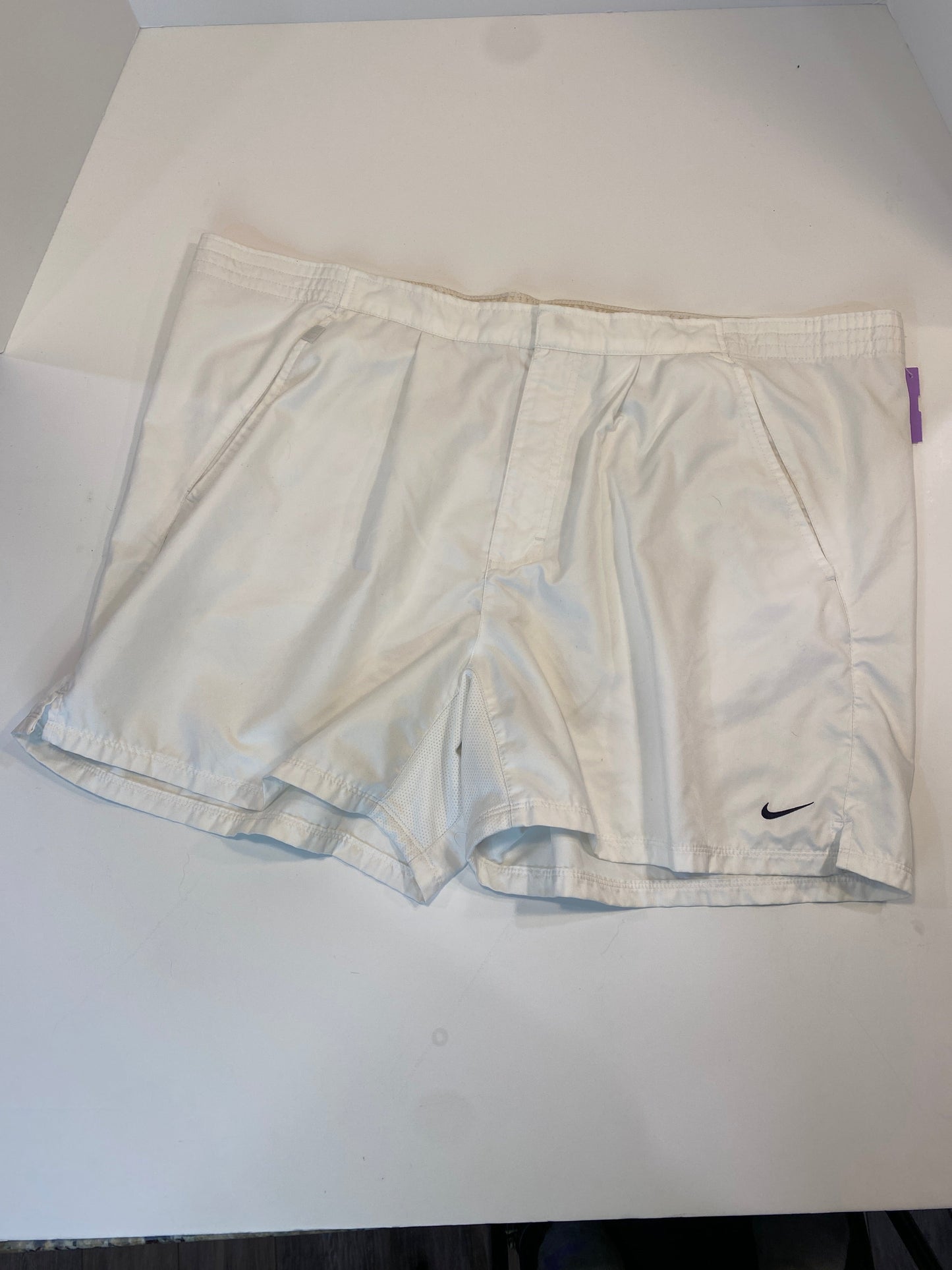 White Athletic Shorts Nike, Size Xl