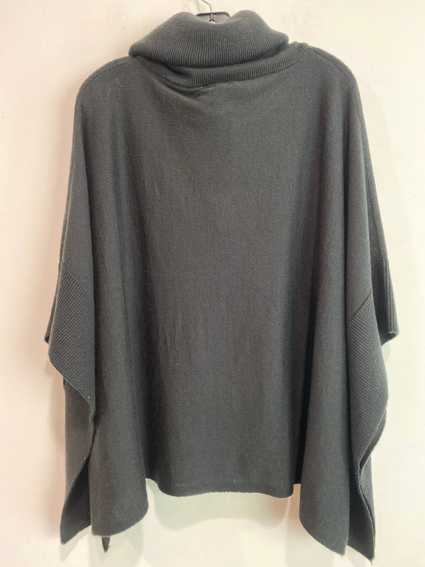 Black Poncho Loft, Size M