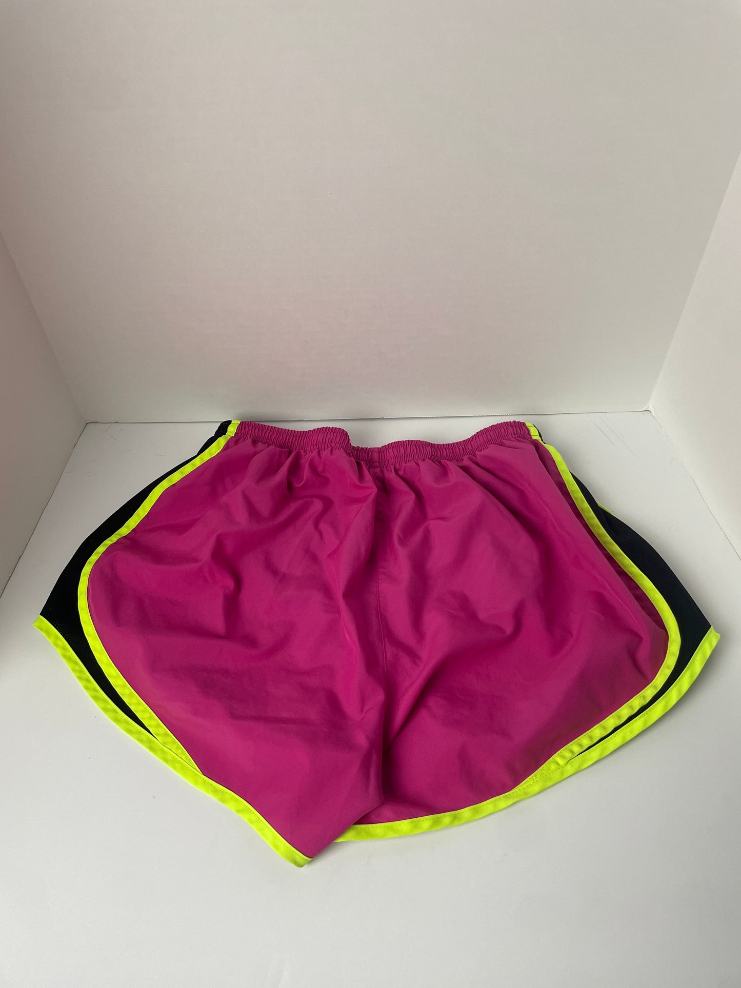 Pink Athletic Shorts Nike, Size L